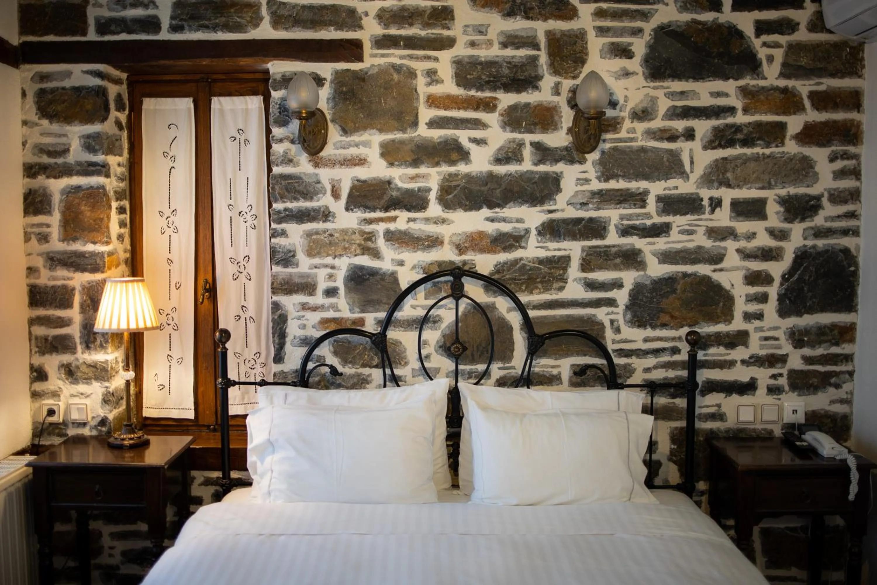 Bed in Archontiko Naoumidi