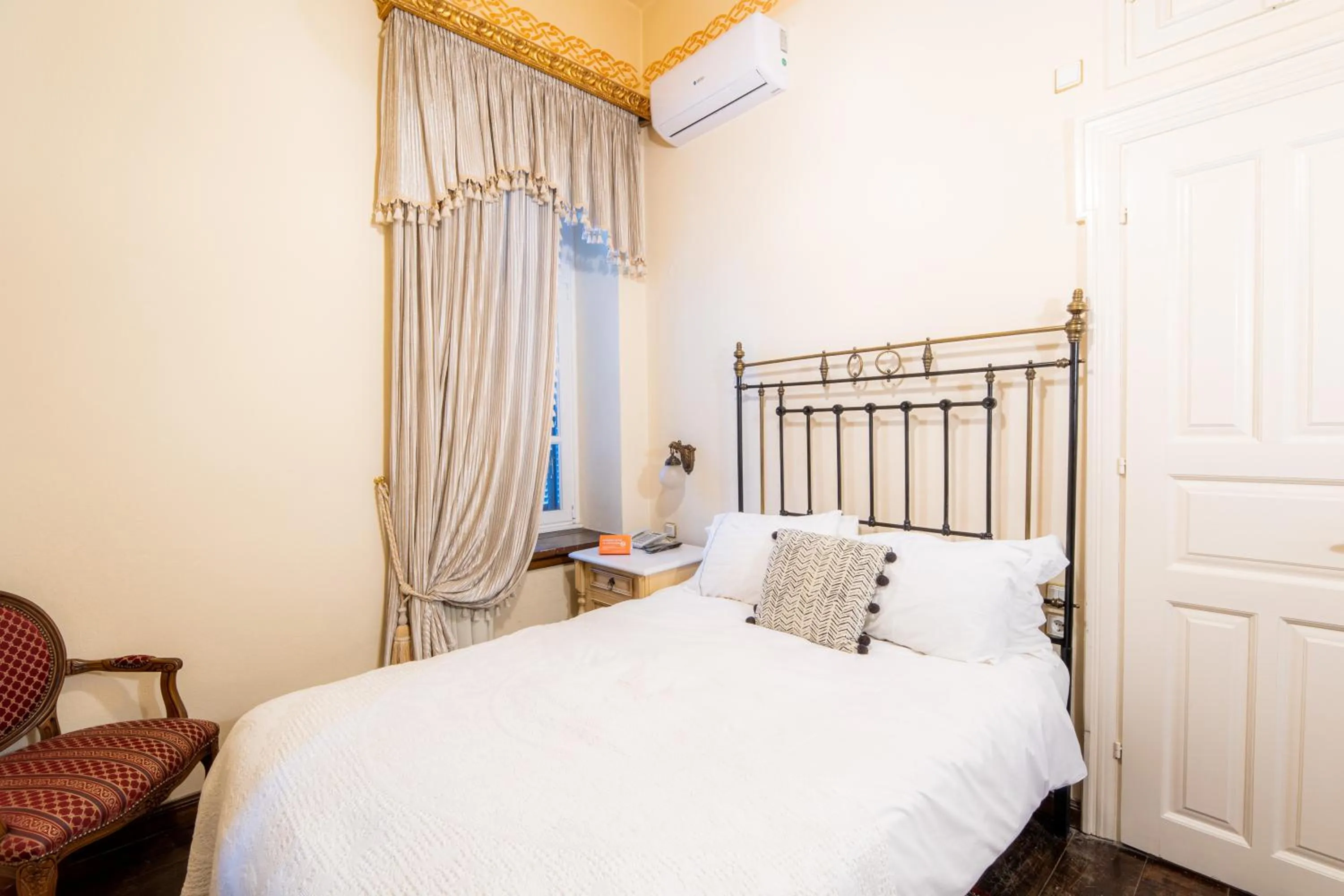 Bed in Archontiko Naoumidi