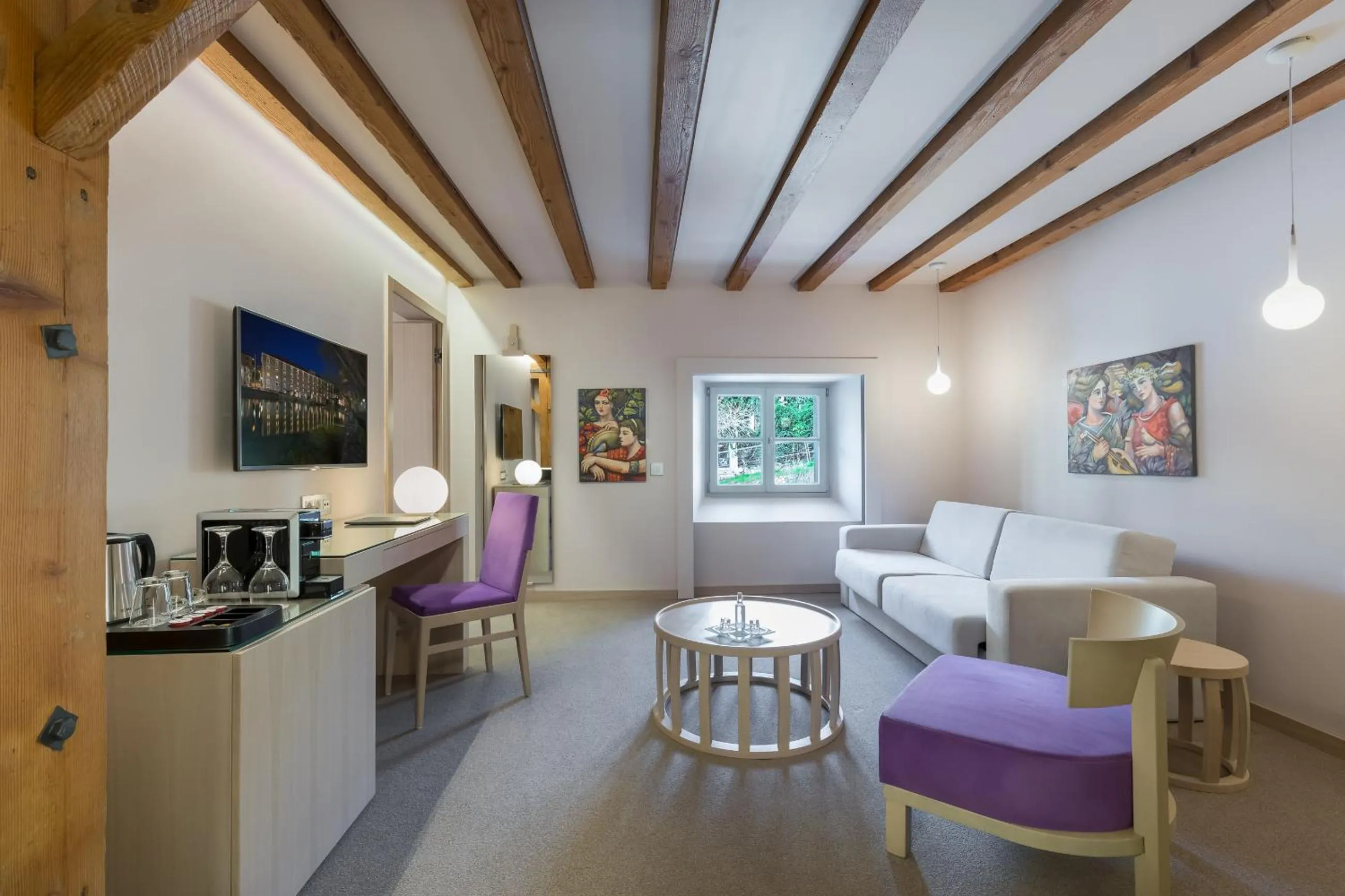 Photo of the whole room in Hydrama Grand Hotel