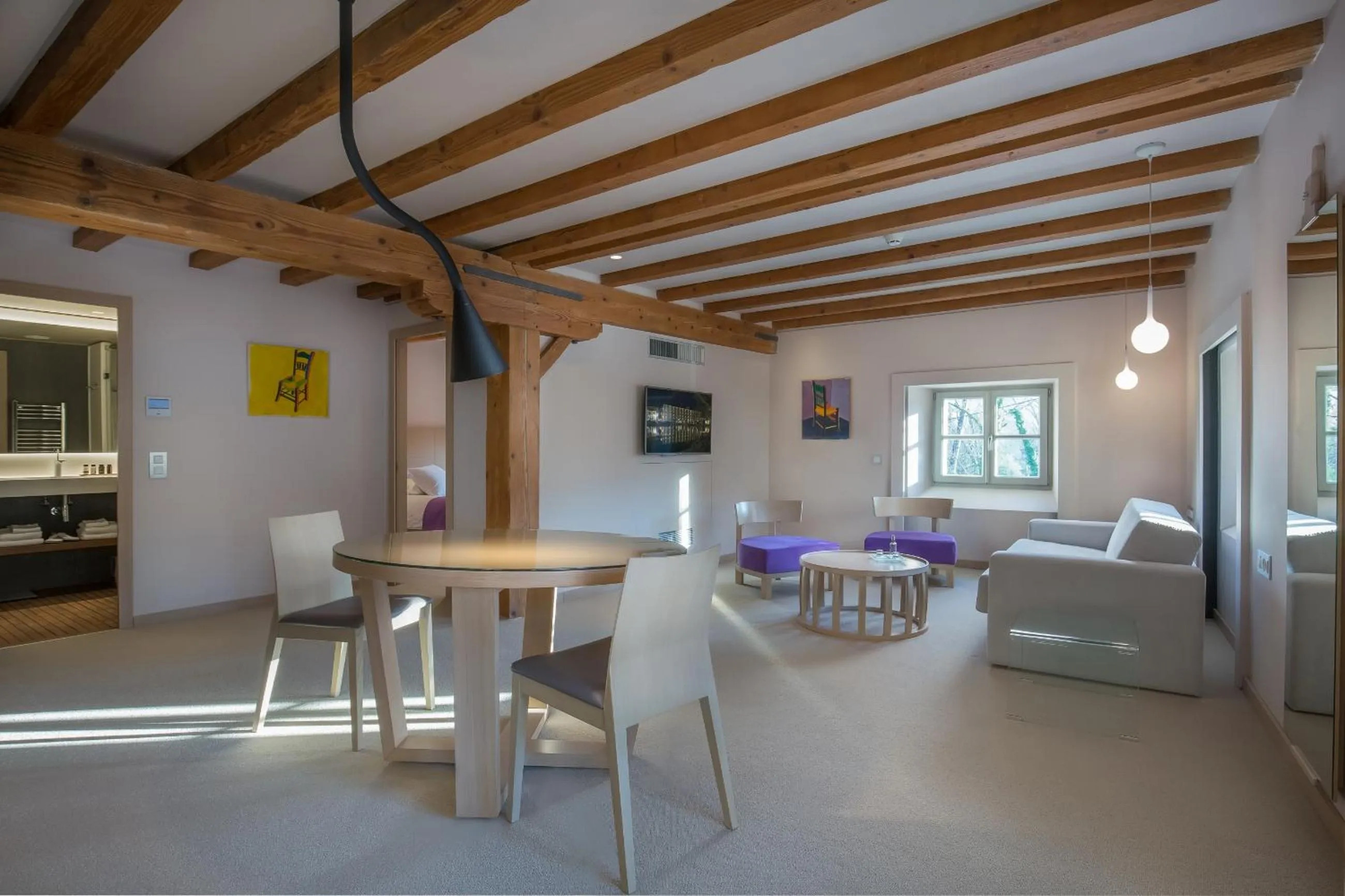 Photo of the whole room in Hydrama Grand Hotel