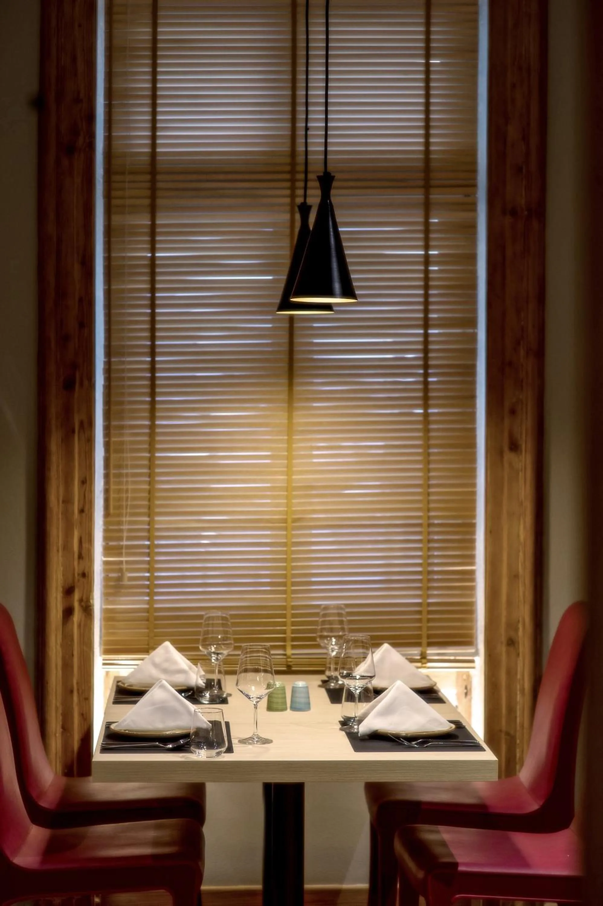 Restaurant/places to eat in Hydrama Grand Hotel