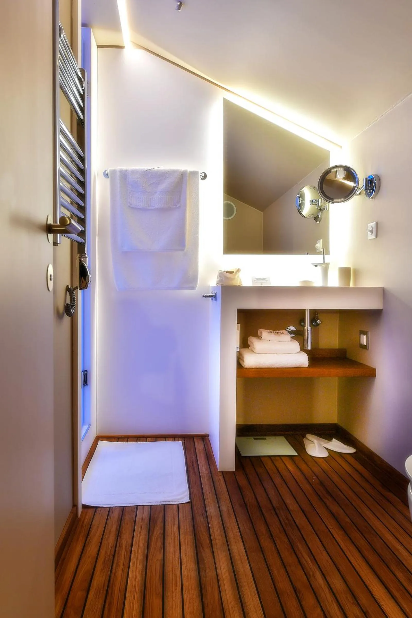 Bathroom in Hydrama Grand Hotel