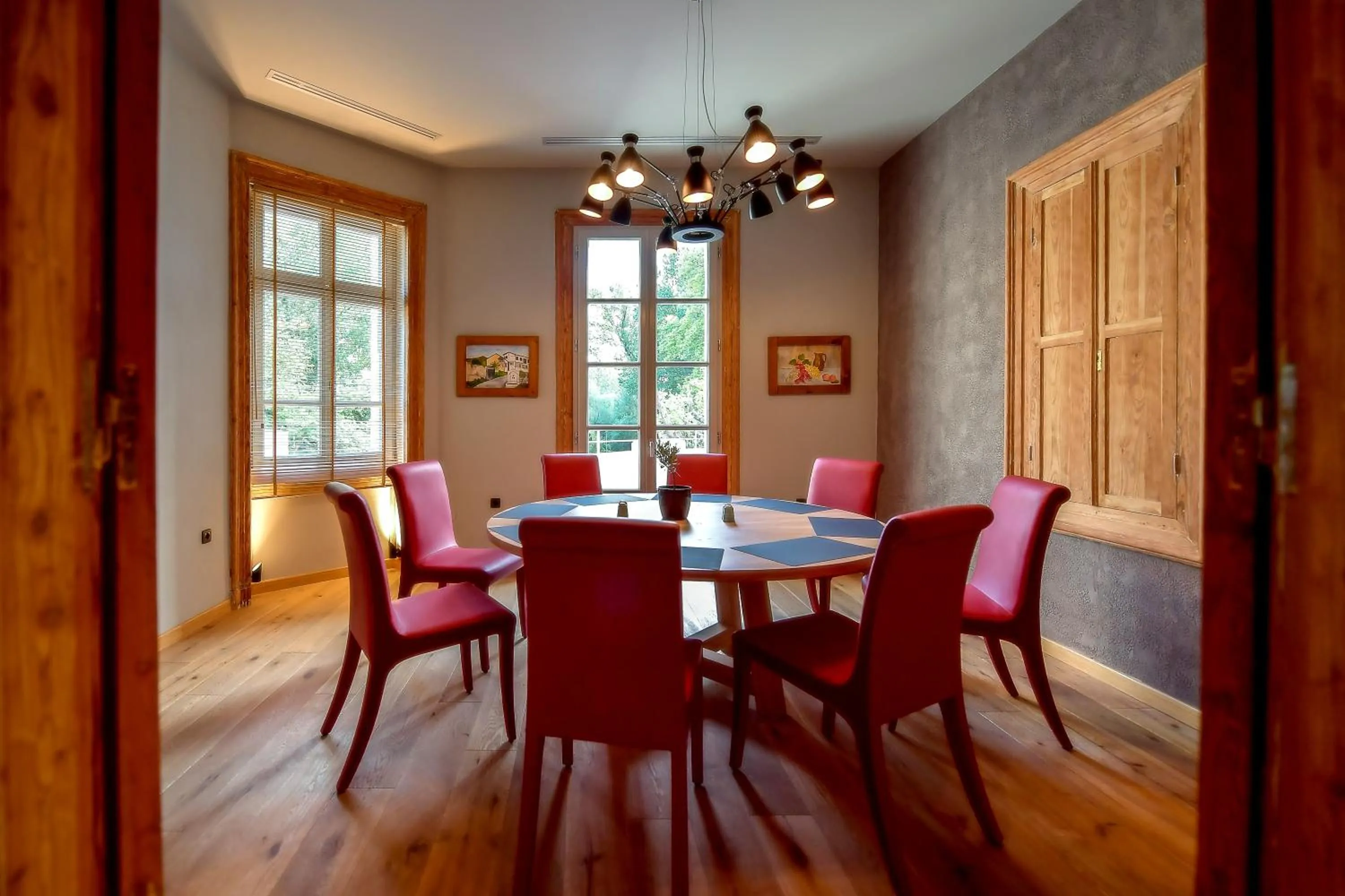 Restaurant/places to eat in Hydrama Grand Hotel