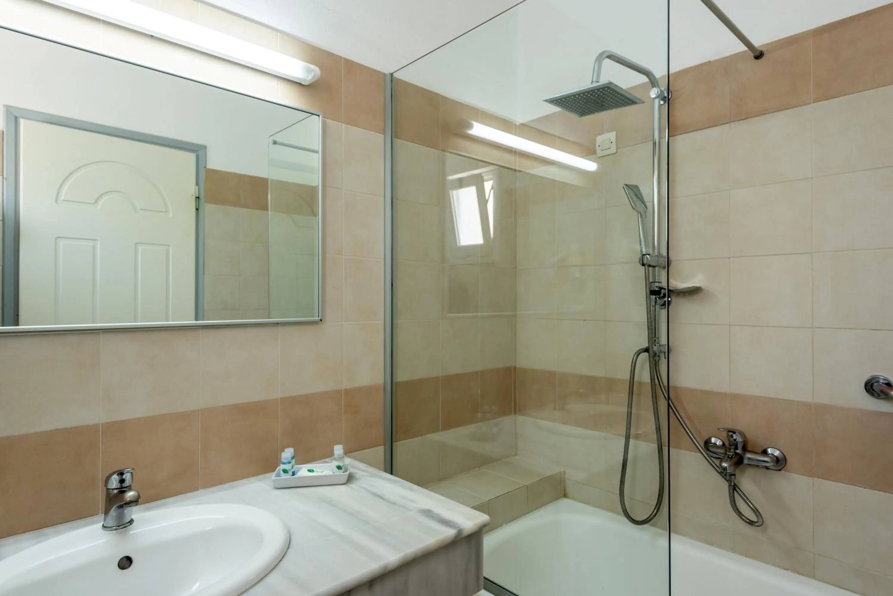 Bathroom in Mediterraneo Hotel