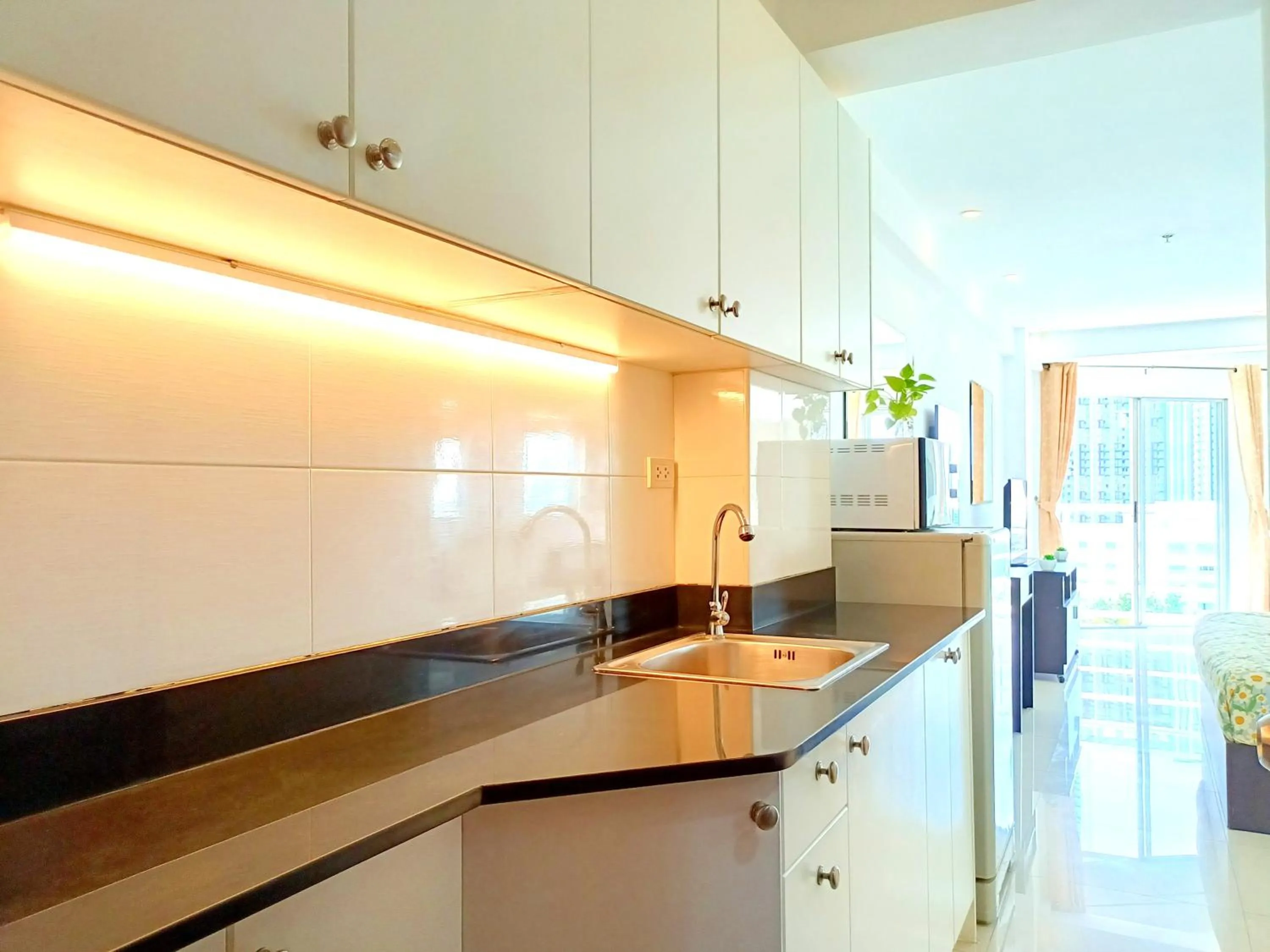 Photo of the whole room in Sea View Beachfront Condos Pattaya Jomtien Beach