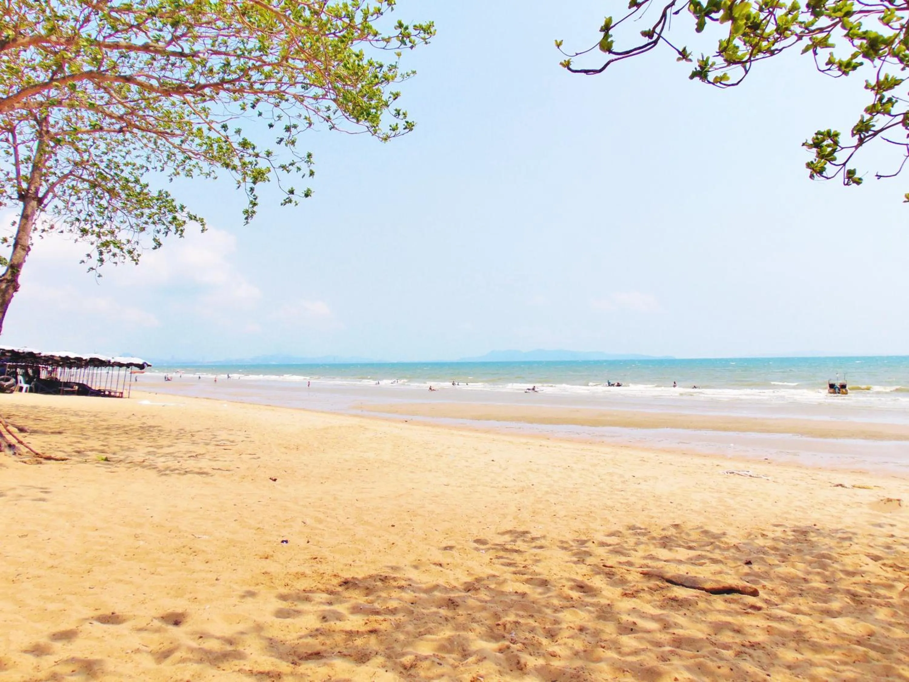 Beach in Sea View Beachfront Condos Pattaya Jomtien Beach