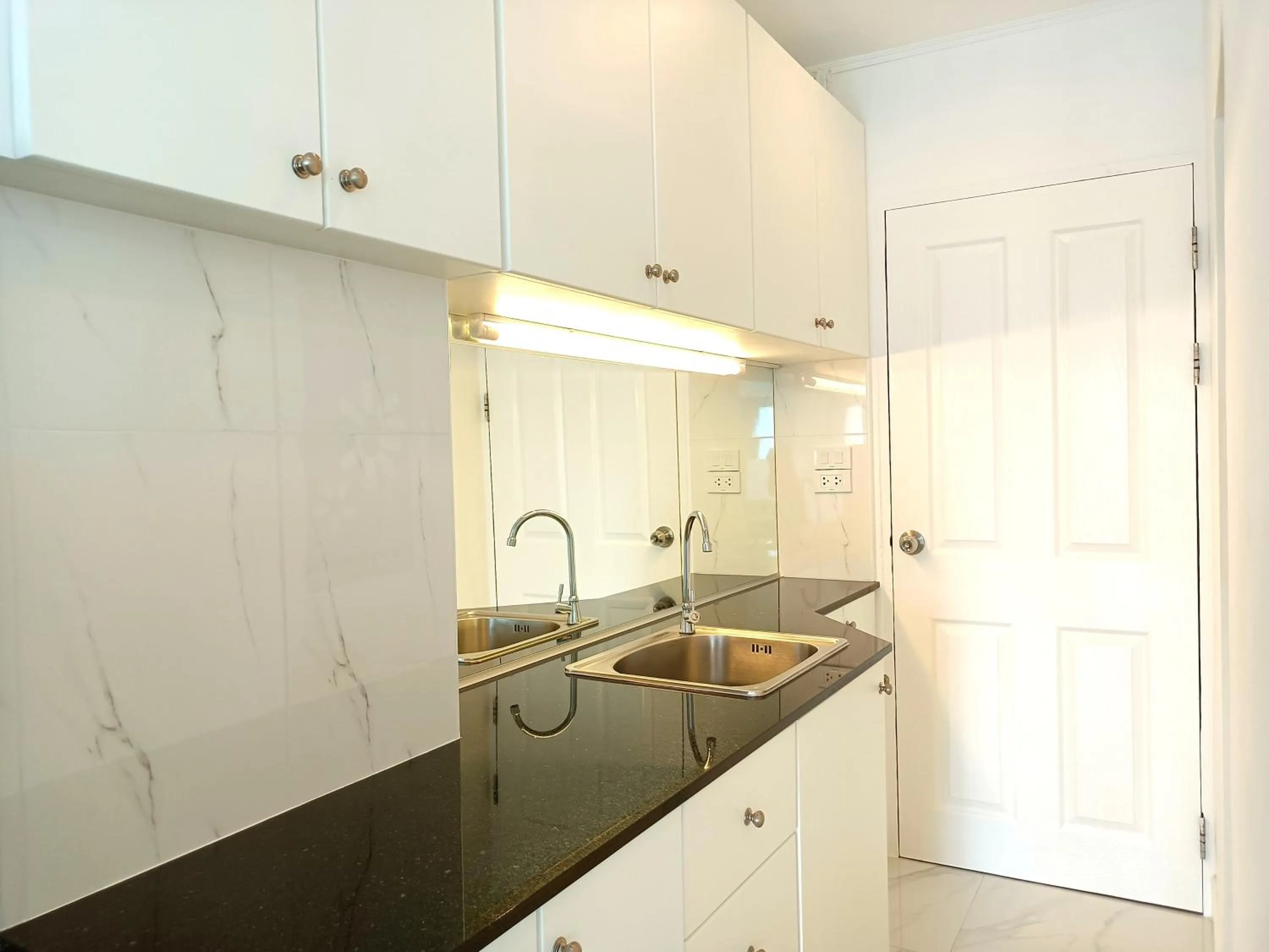 kitchen in Sea View Beachfront Condos Pattaya Jomtien Beach