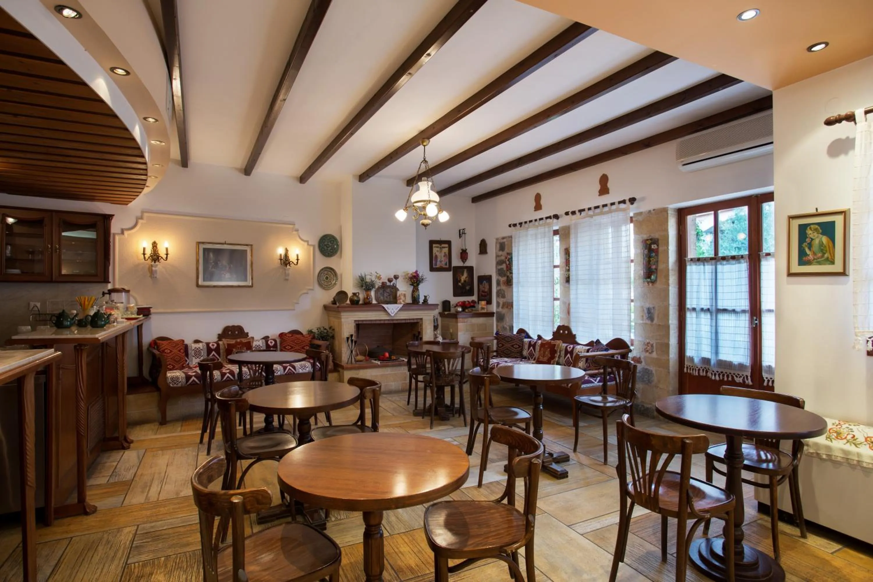 Communal lounge/ TV room in Petrino Guesthouse