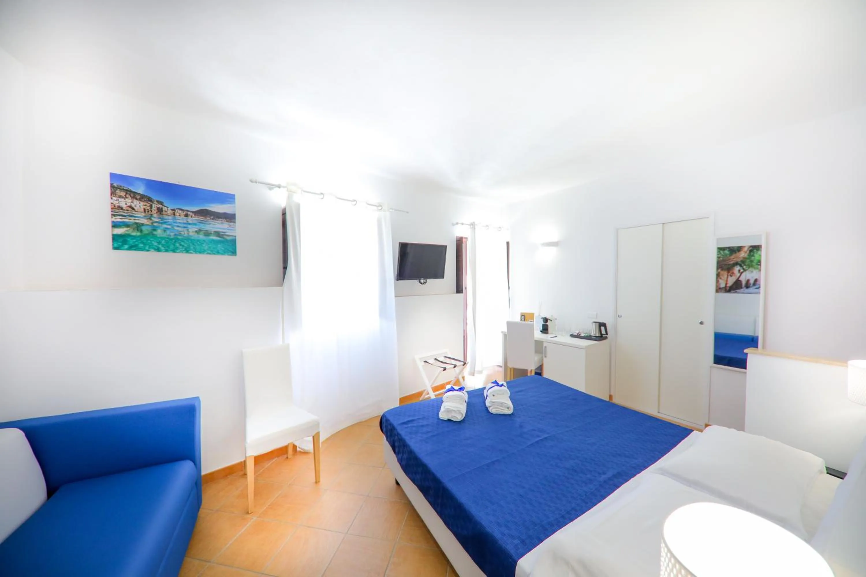 Bedroom, Bed in Cefalu in Blu