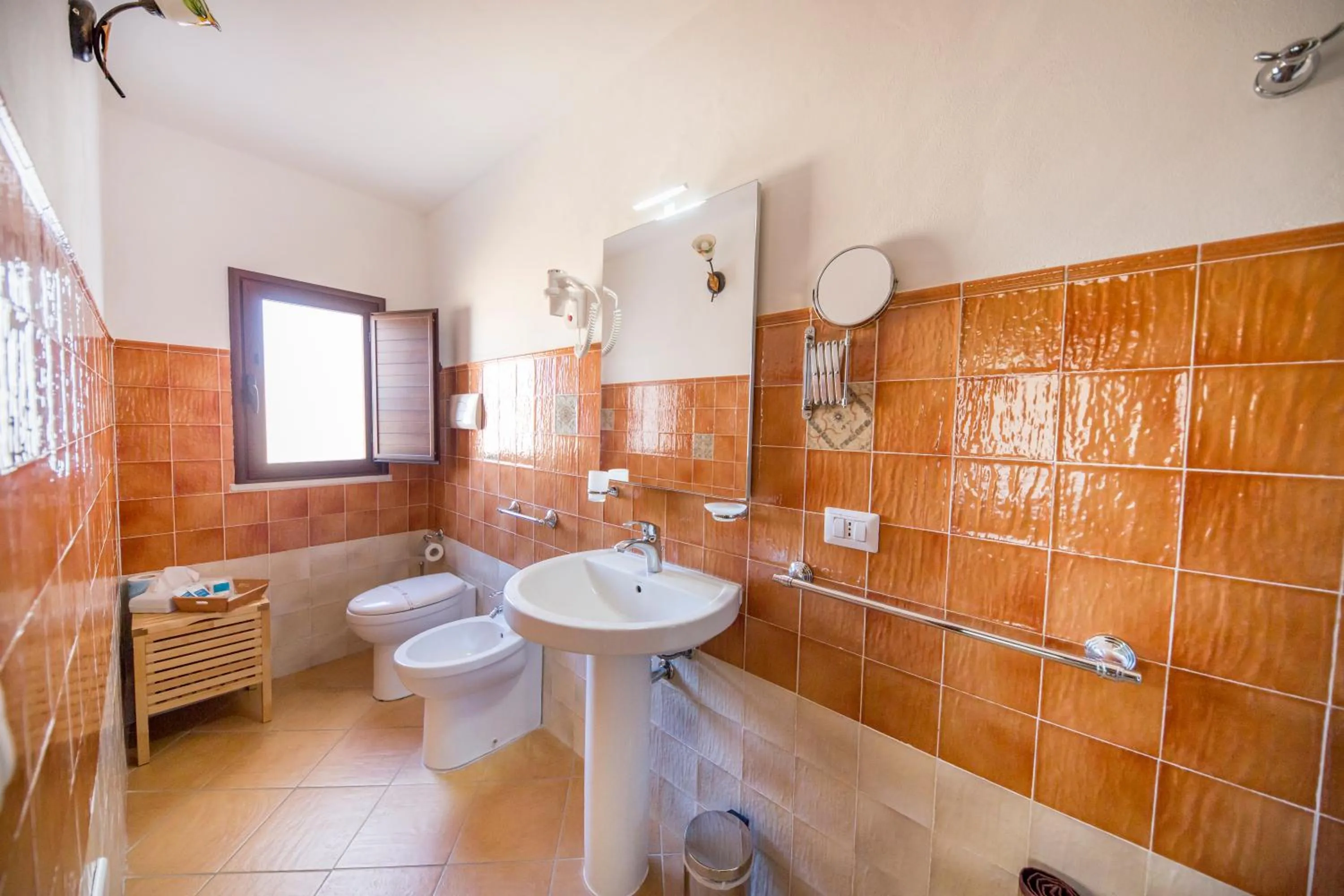 Toilet in Cefalu in Blu