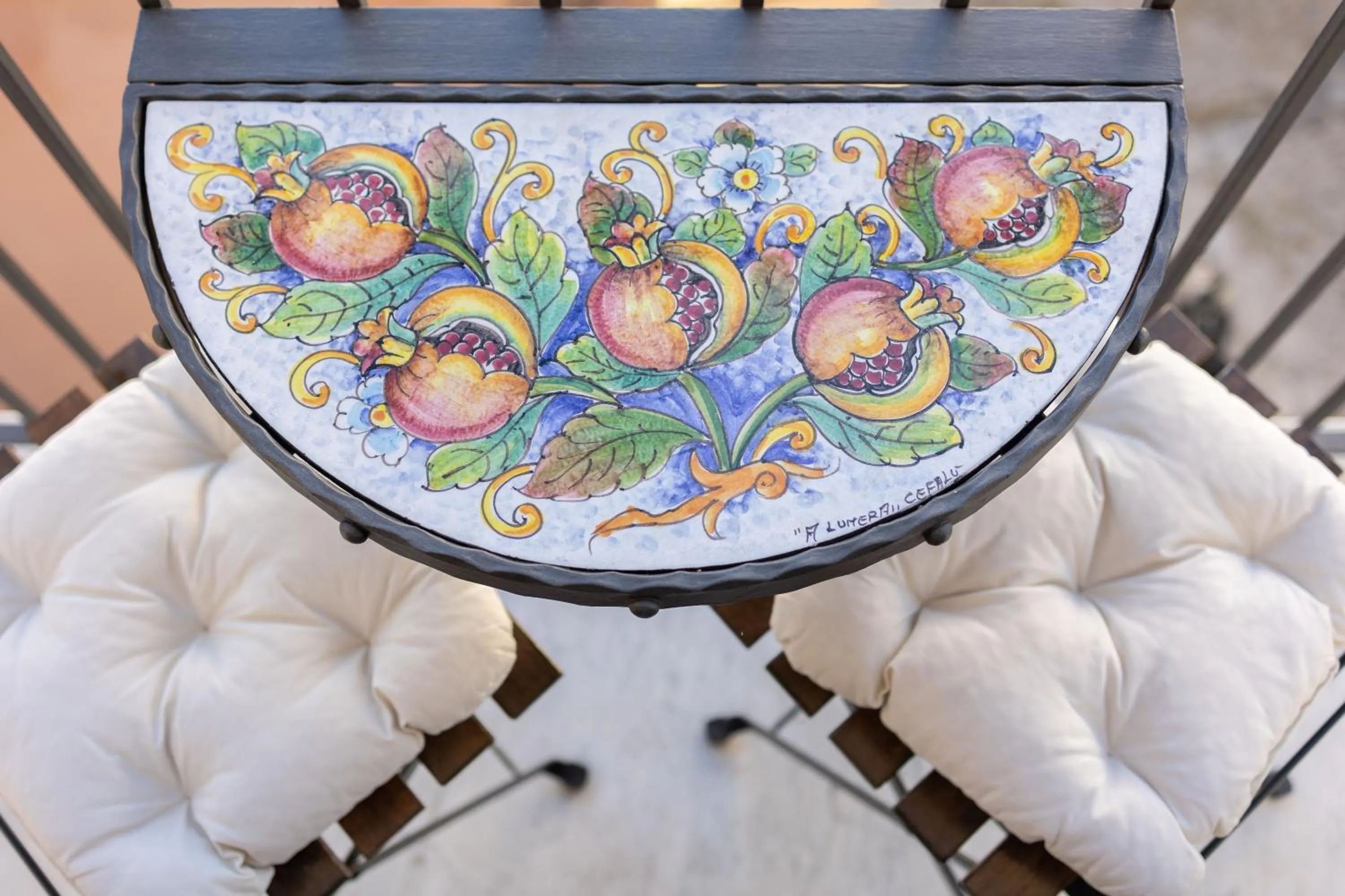 Decorative detail in Cefalu in Blu