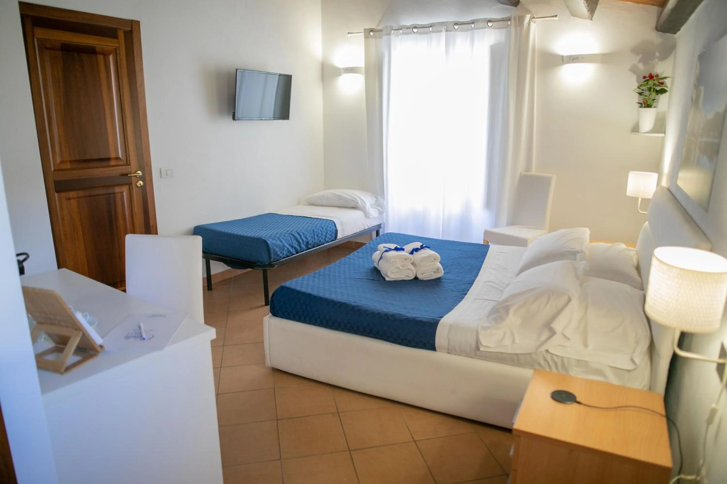 Bedroom, Bed in Cefalu in Blu