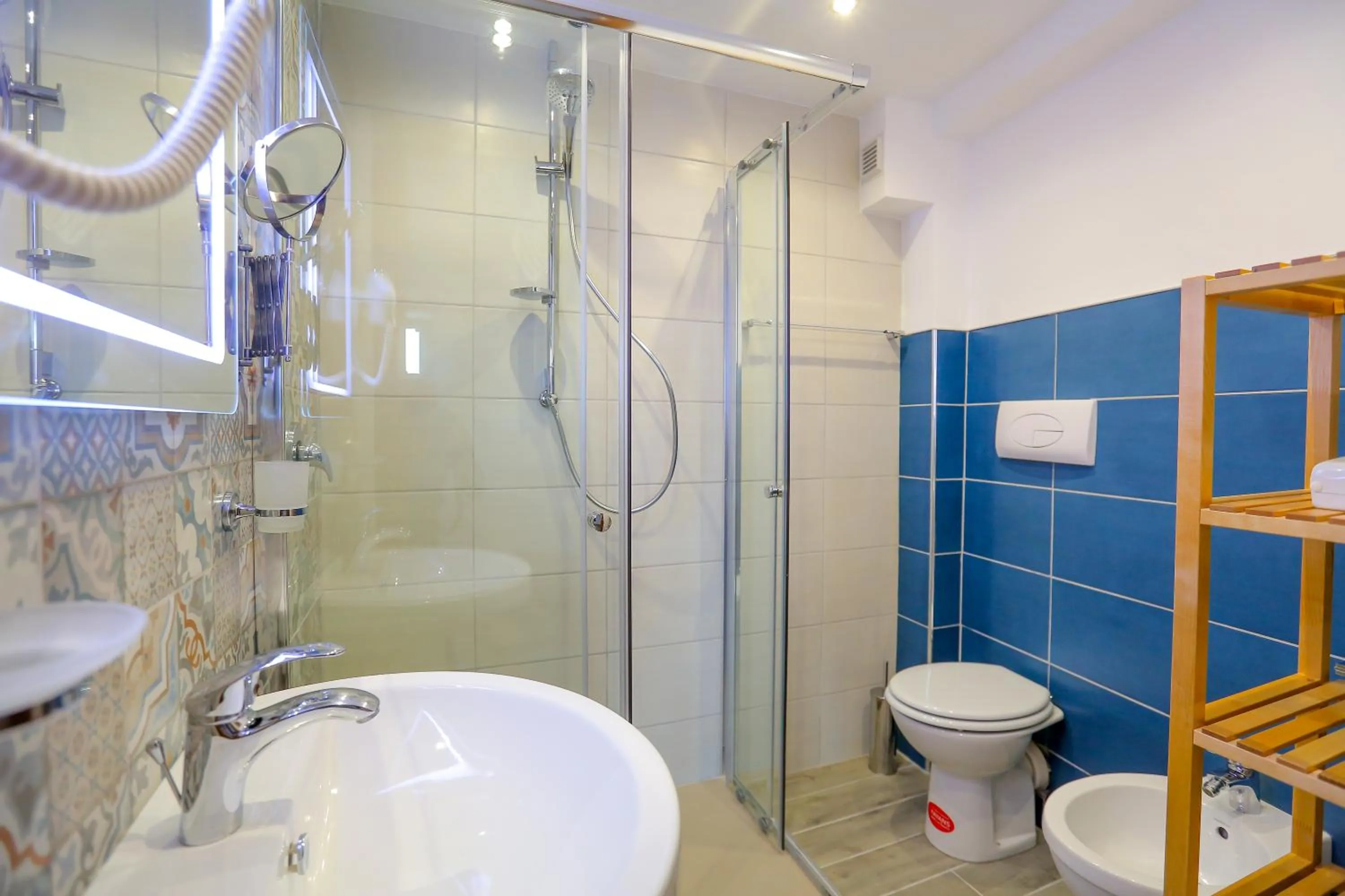 Bathroom in Cefalu in Blu