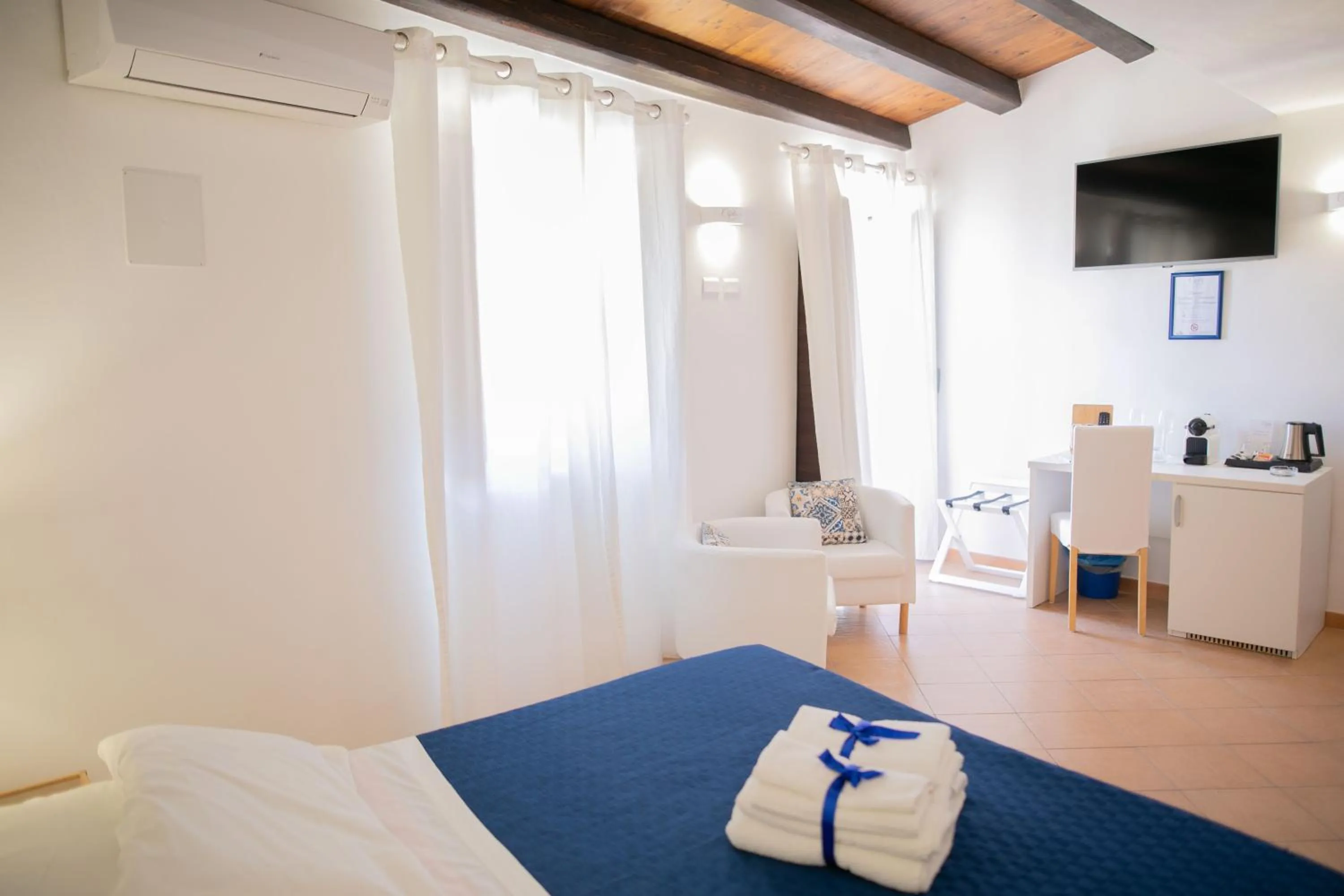 Bedroom, Bed in Cefalu in Blu