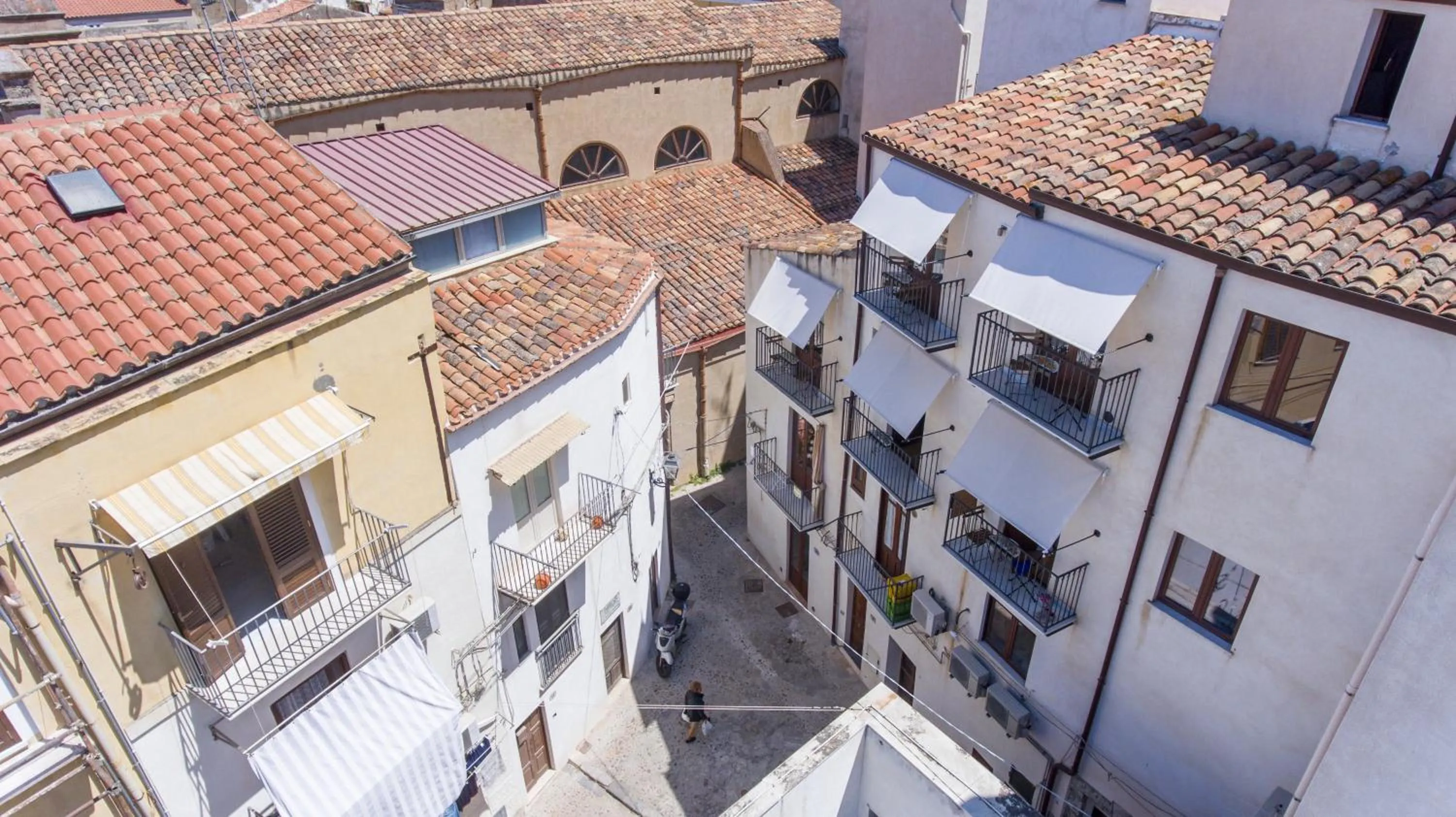 Facade/entrance in Cefalu in Blu