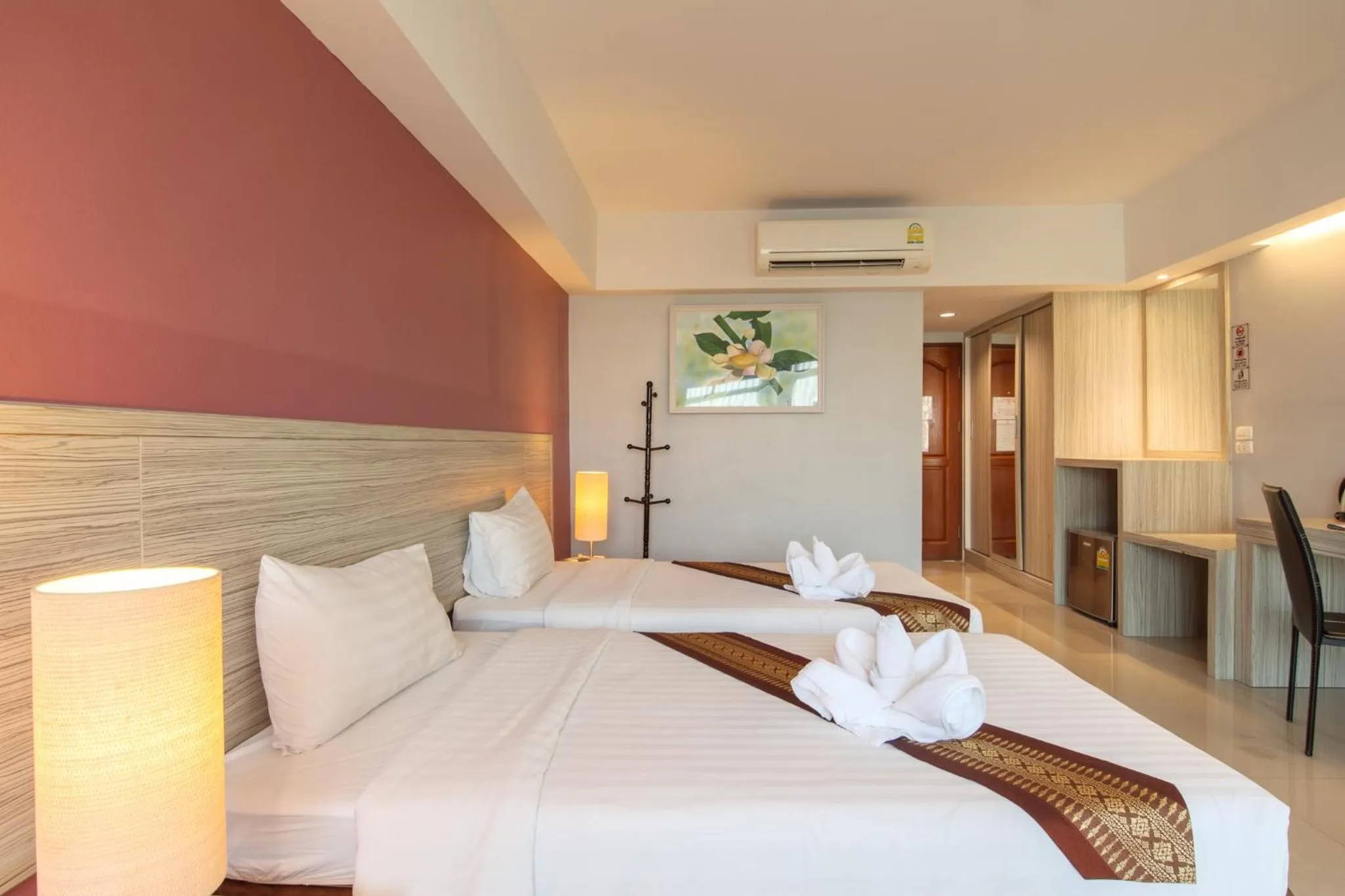 Photo of the whole room, Bed in Tubtim Siam Suvarnabhumi Hotel