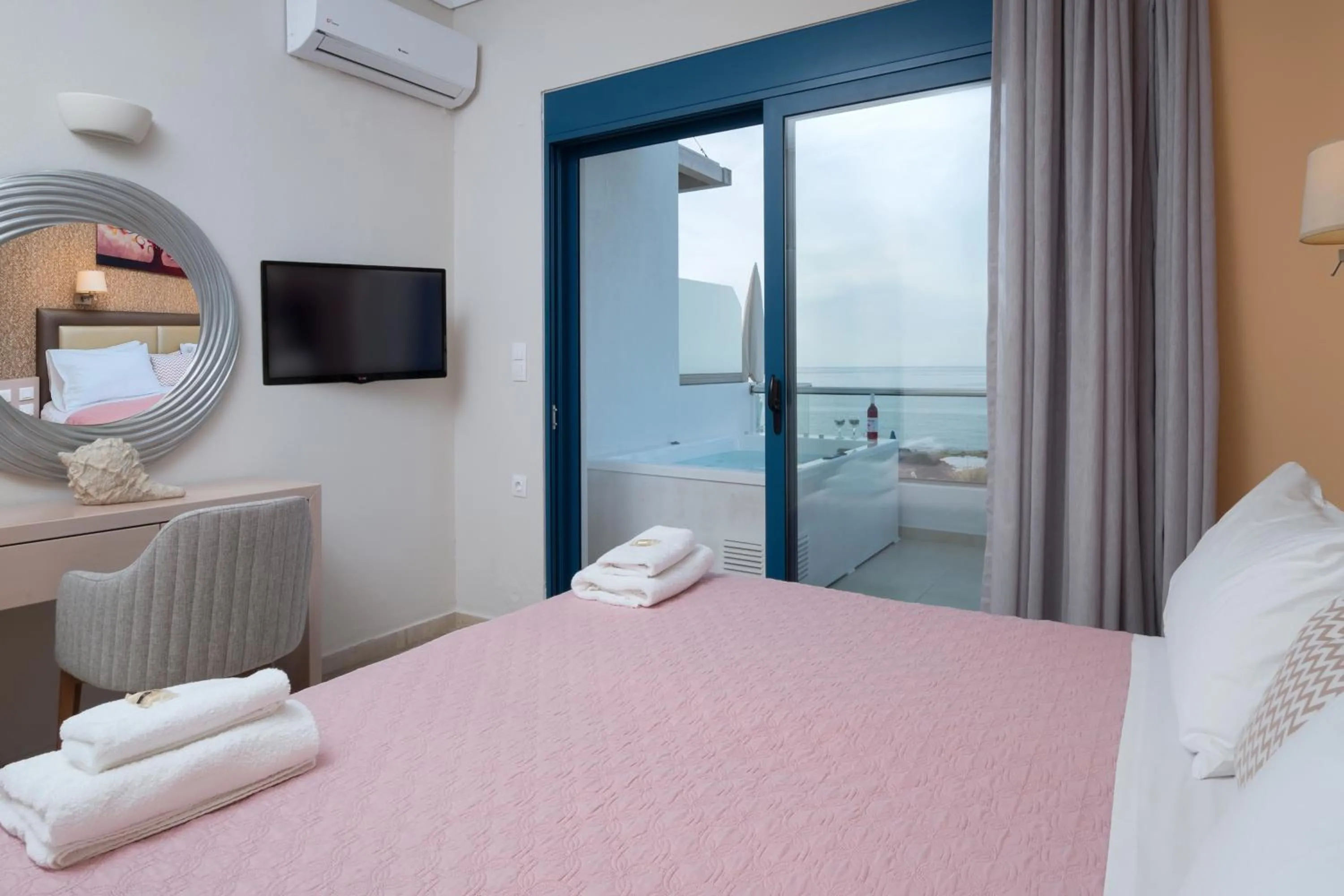 Bedroom, Bed in Pyrgos Beach Hotel Apartments