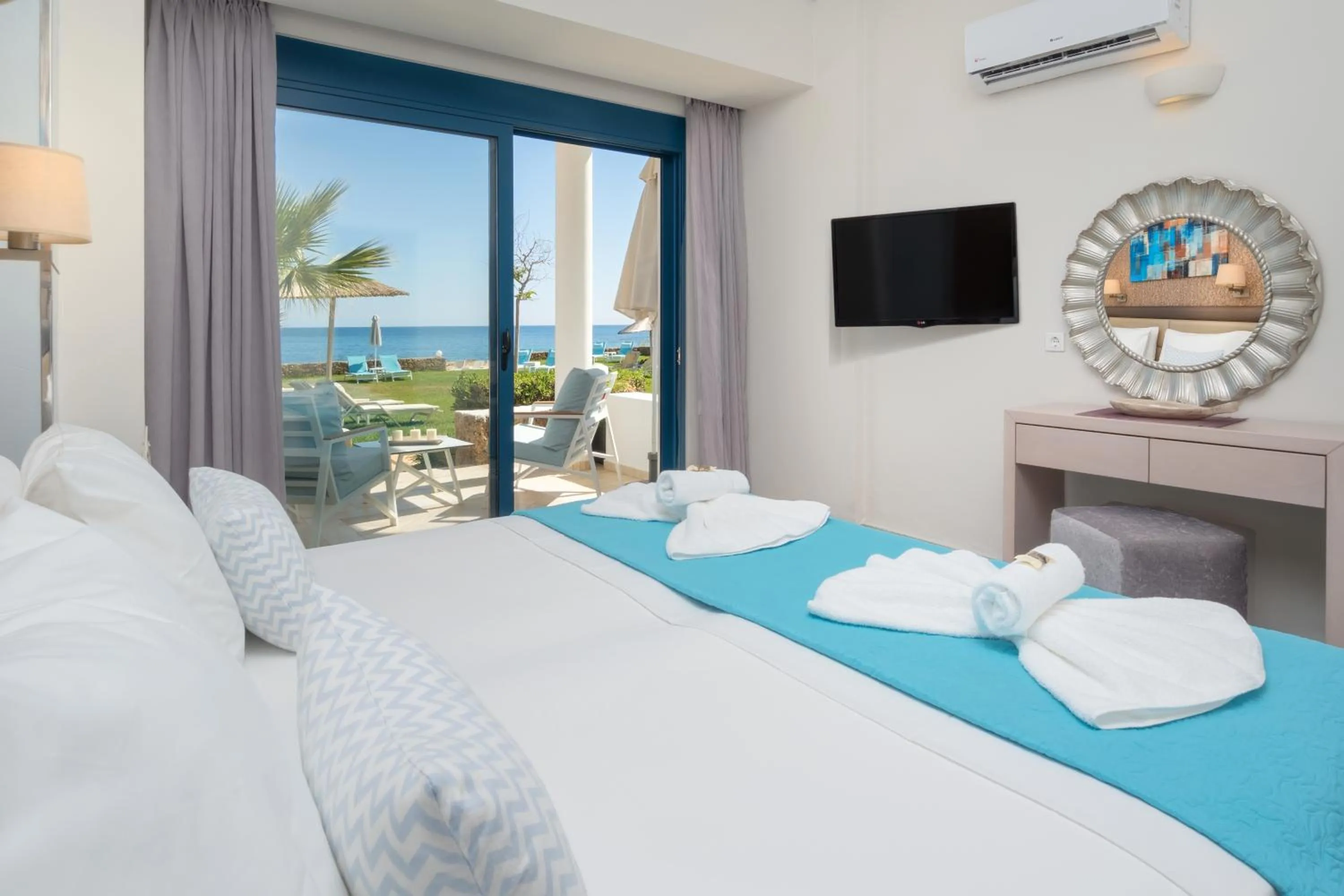 Bedroom, Bed in Pyrgos Beach Hotel Apartments