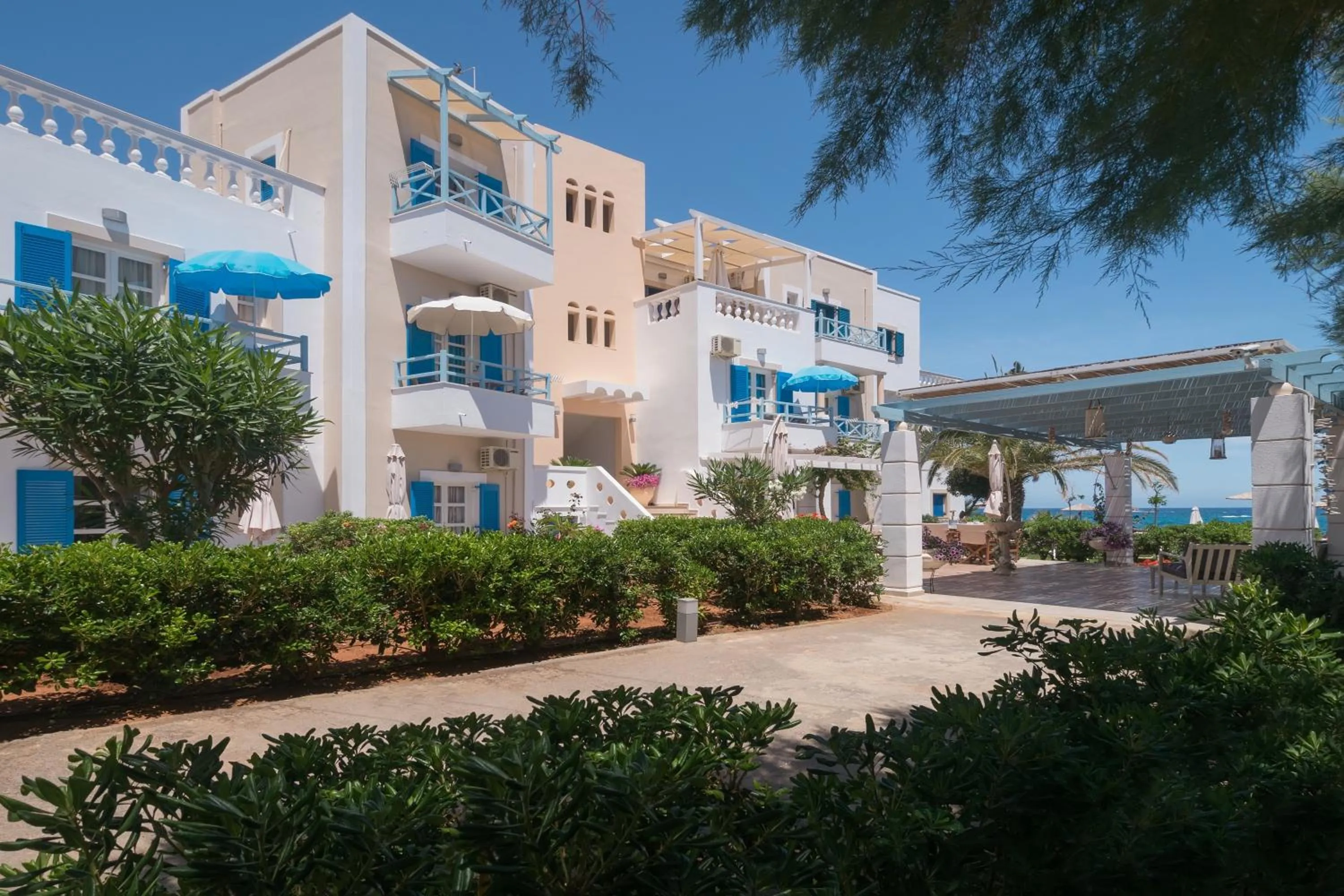 Facade/entrance in Pyrgos Beach Hotel Apartments