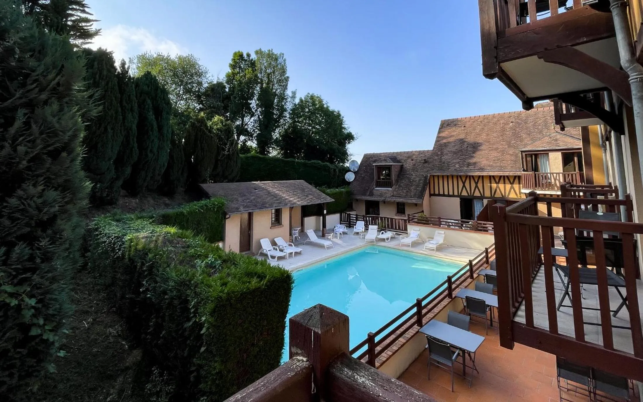 Property building in Hôtel Le Romantica