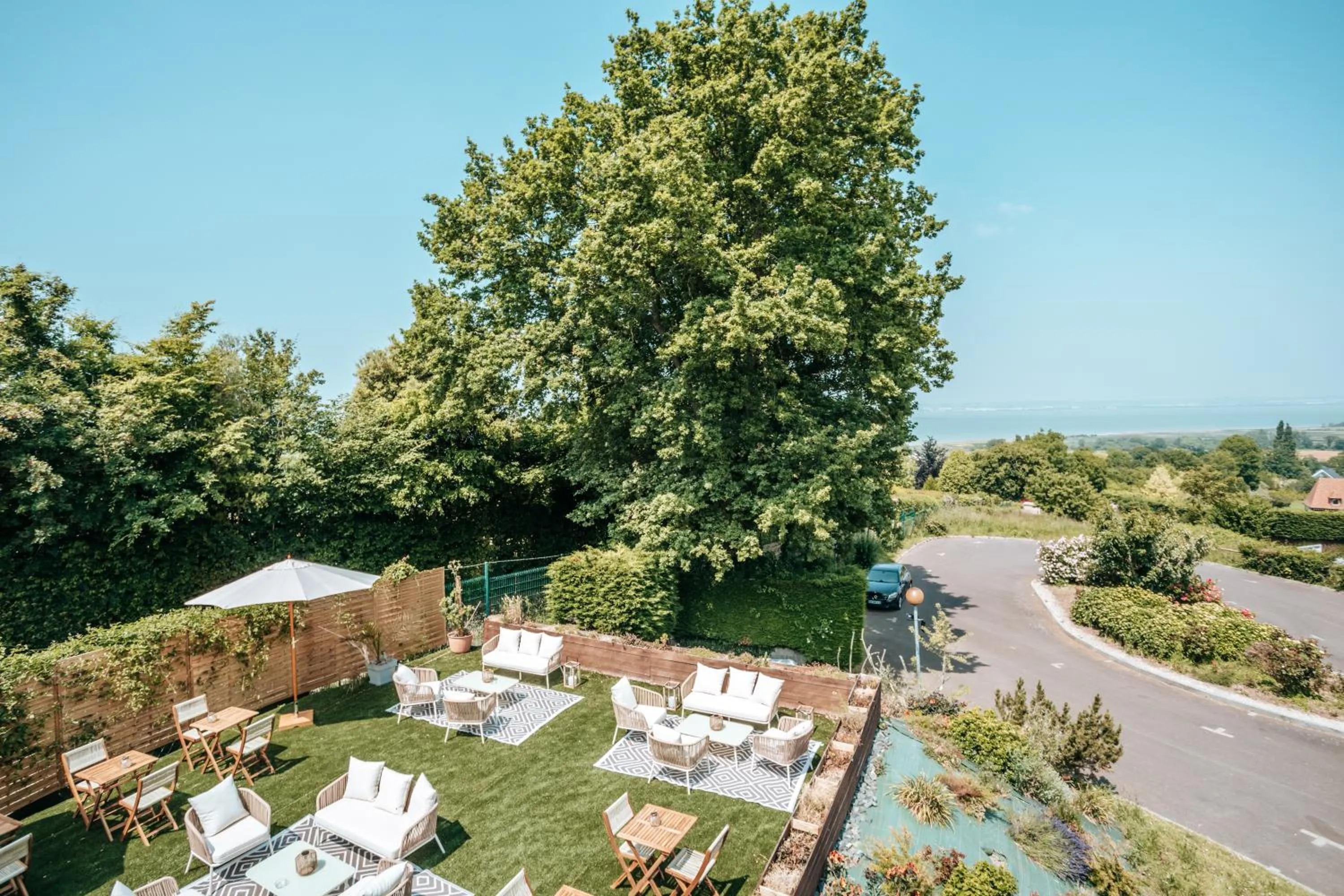Patio in Hôtel Le Romantica