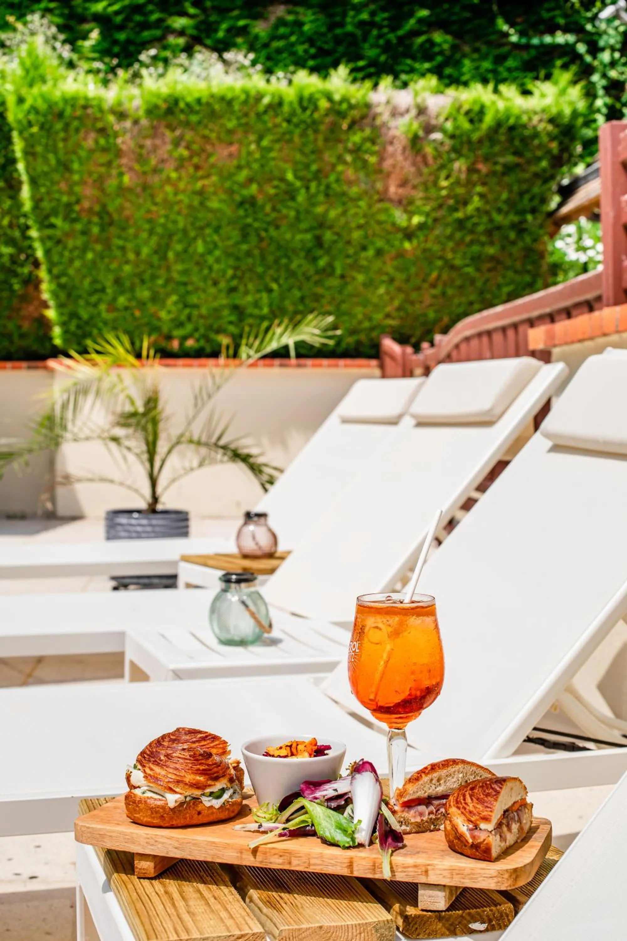 Patio in Hôtel Le Romantica
