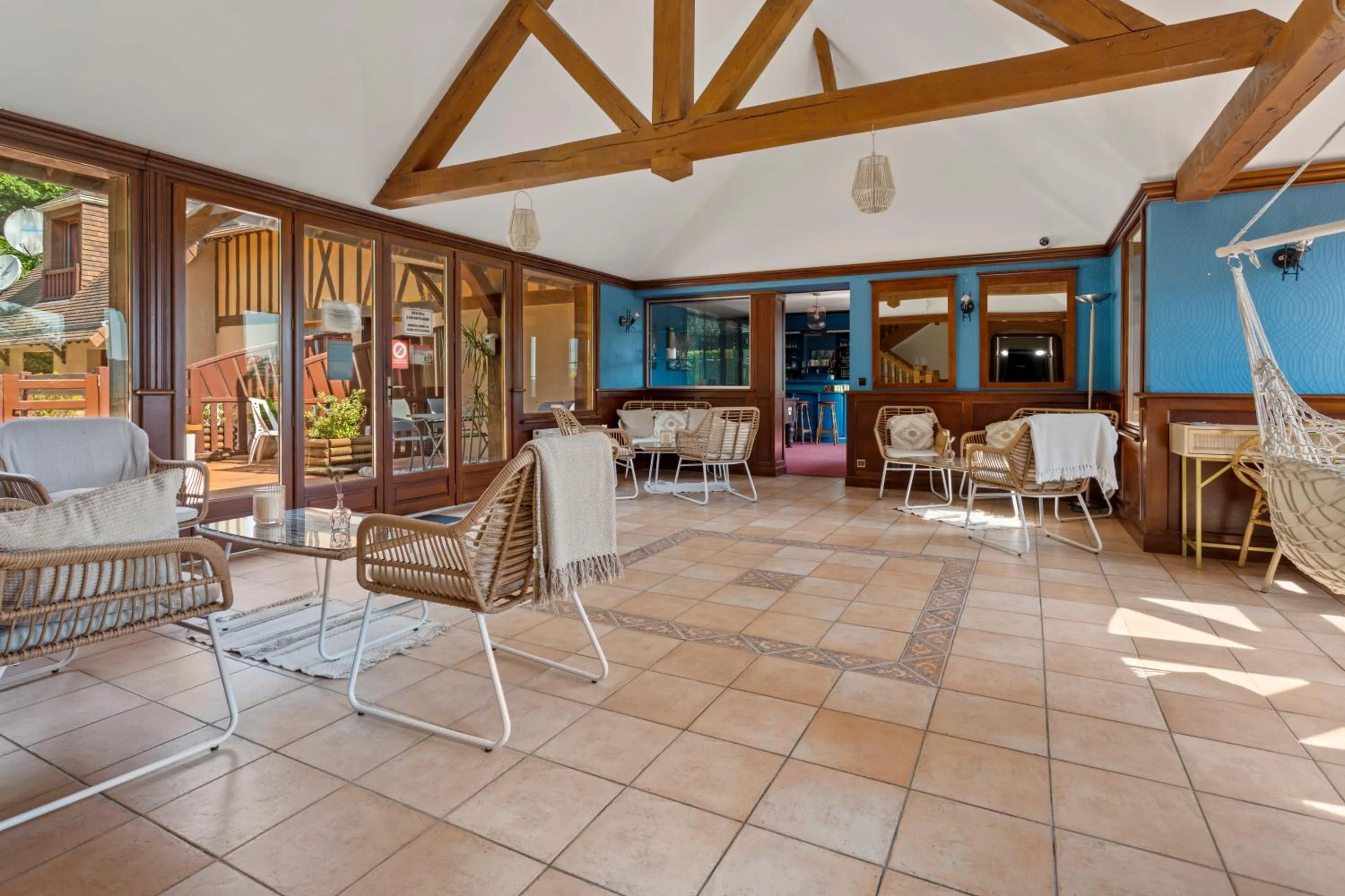 Patio in Hôtel Le Romantica