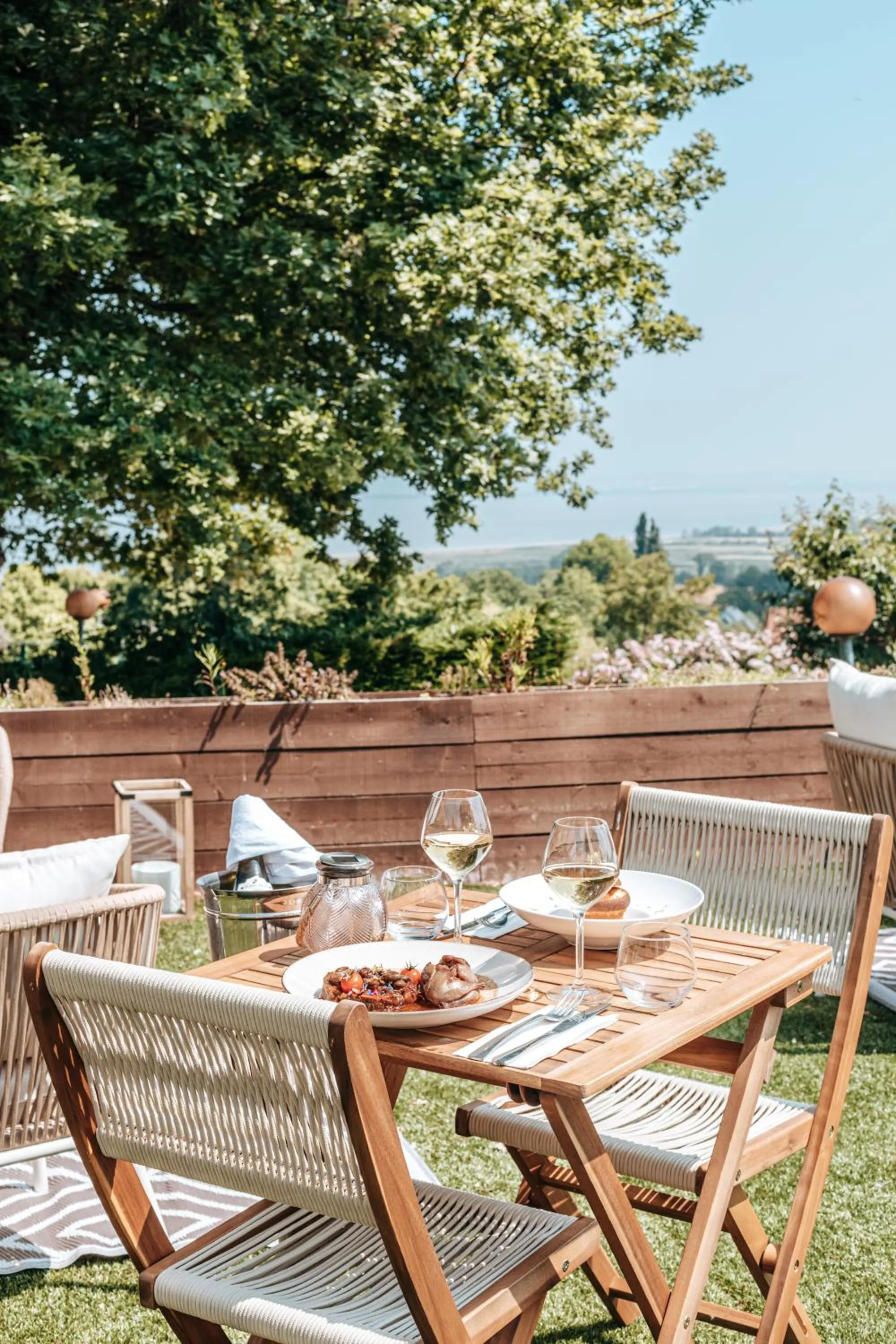 Patio in Hôtel Le Romantica