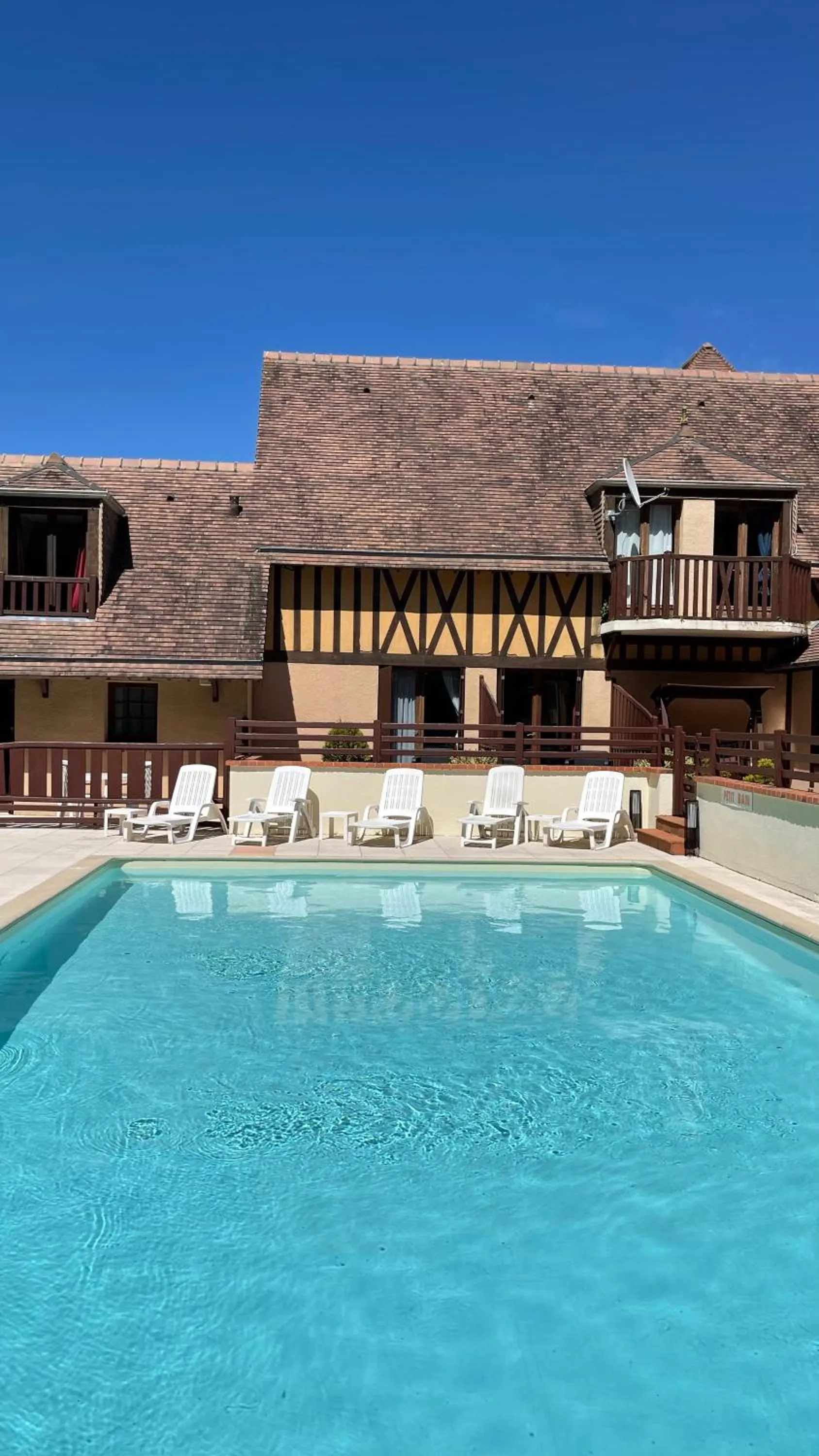 Swimming pool in Hôtel Le Romantica