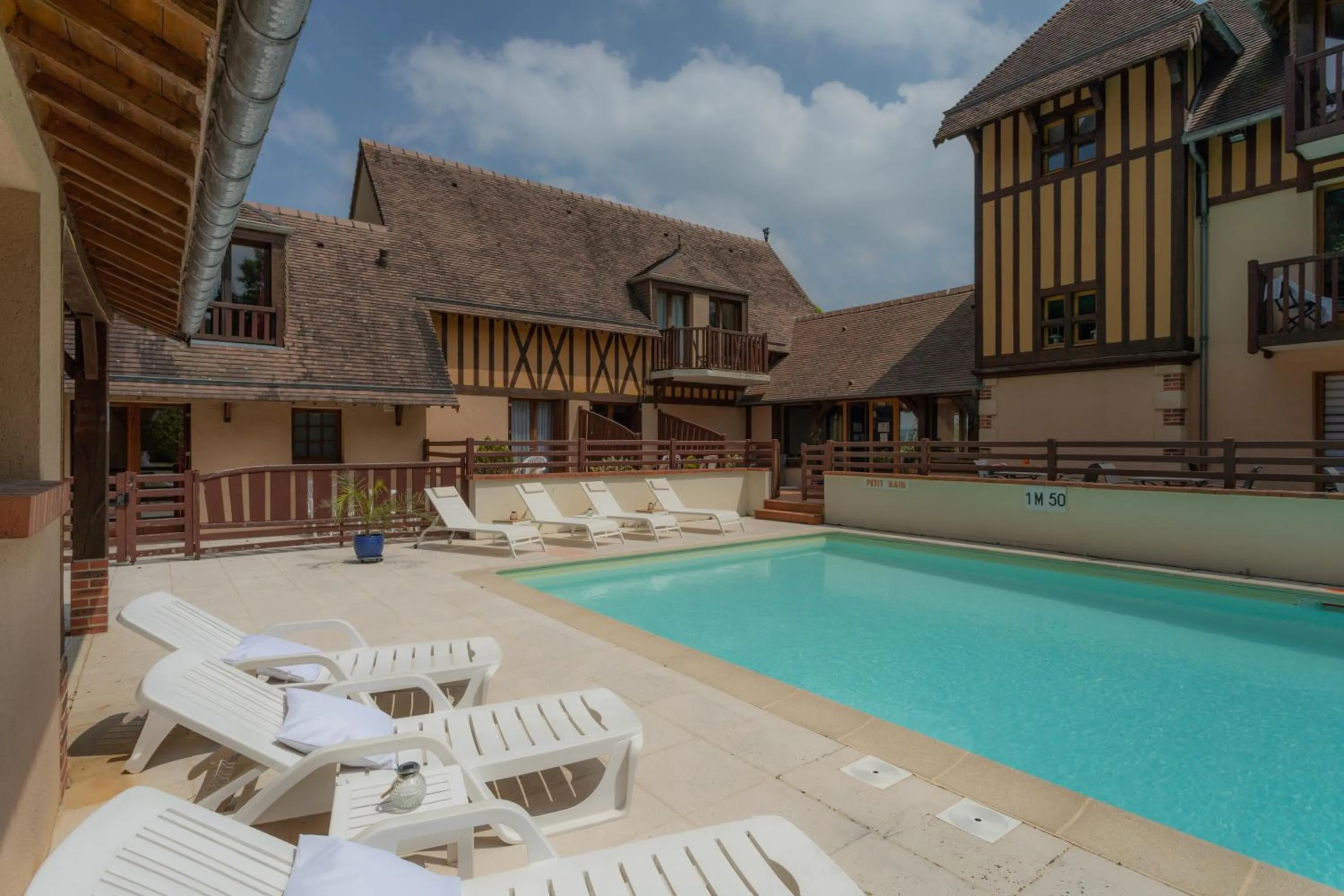 Swimming pool in Hôtel Le Romantica