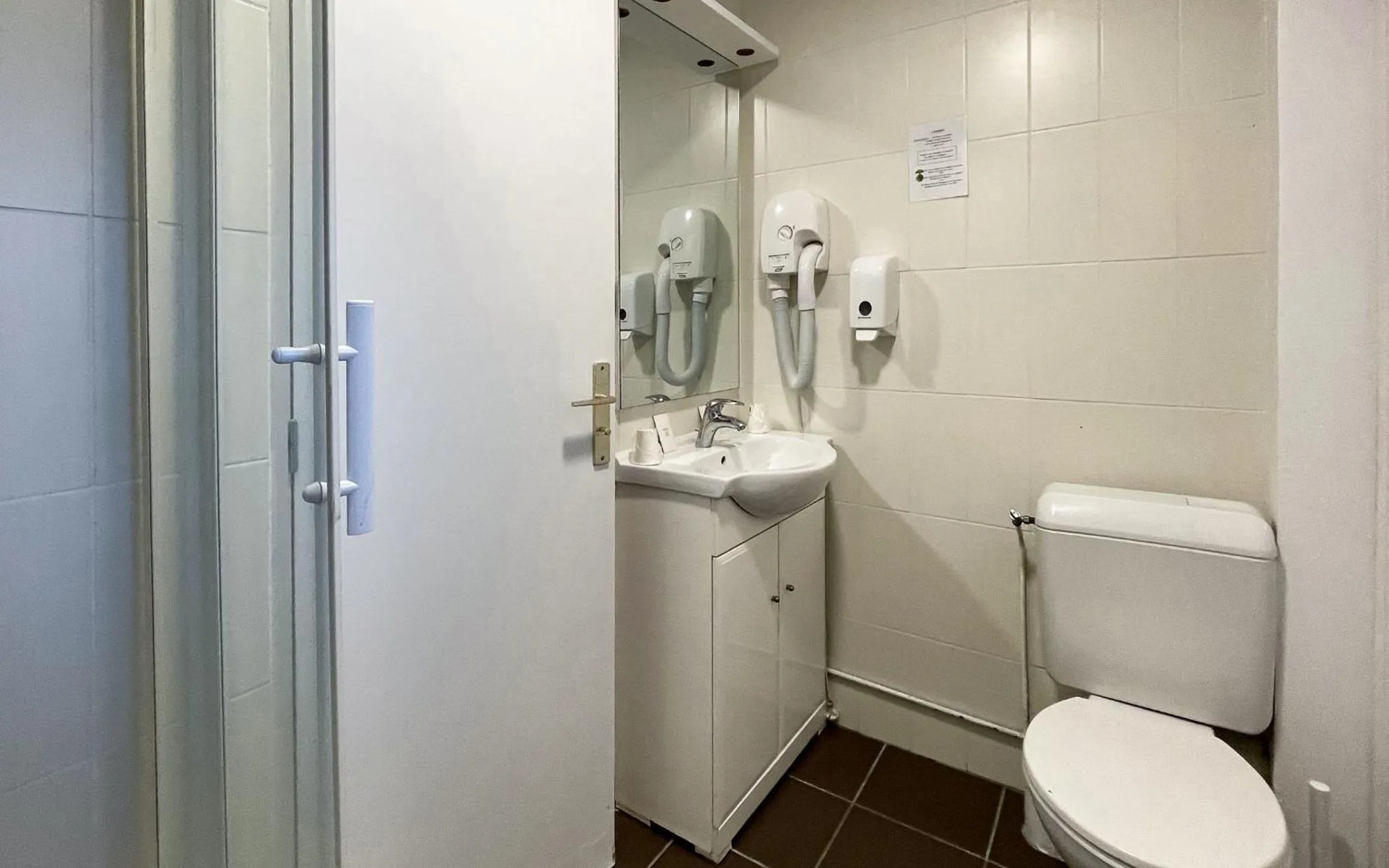 Toilet in Hôtel Le Romantica