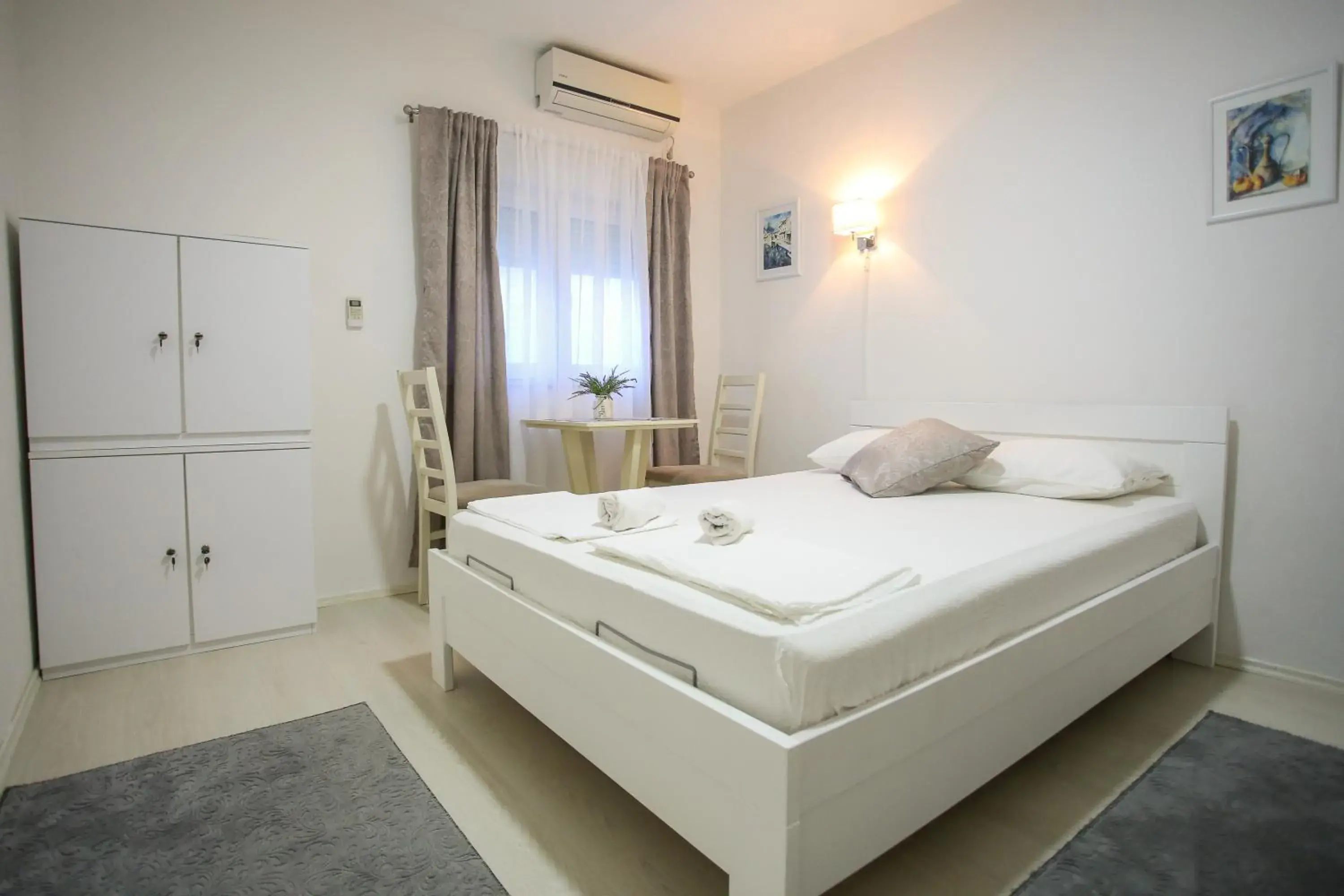 Quadruple Room with Private Bathroom in Guesthouse Aurora Quadruple Room with Private Bathroom in Guesthouse Aurora