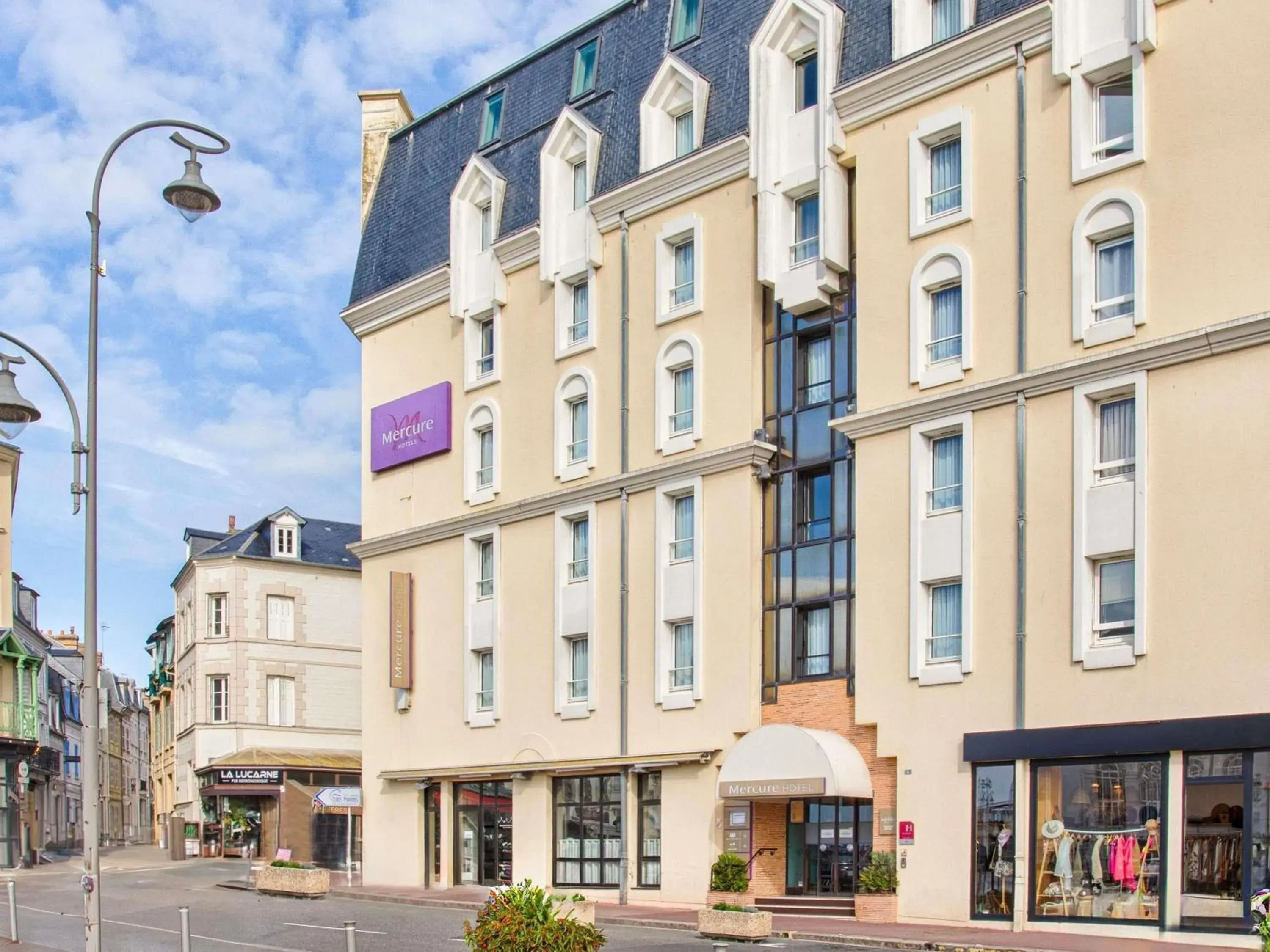 Property building in Mercure Trouville Sur Mer Property building in Mercure Trouville Sur Mer