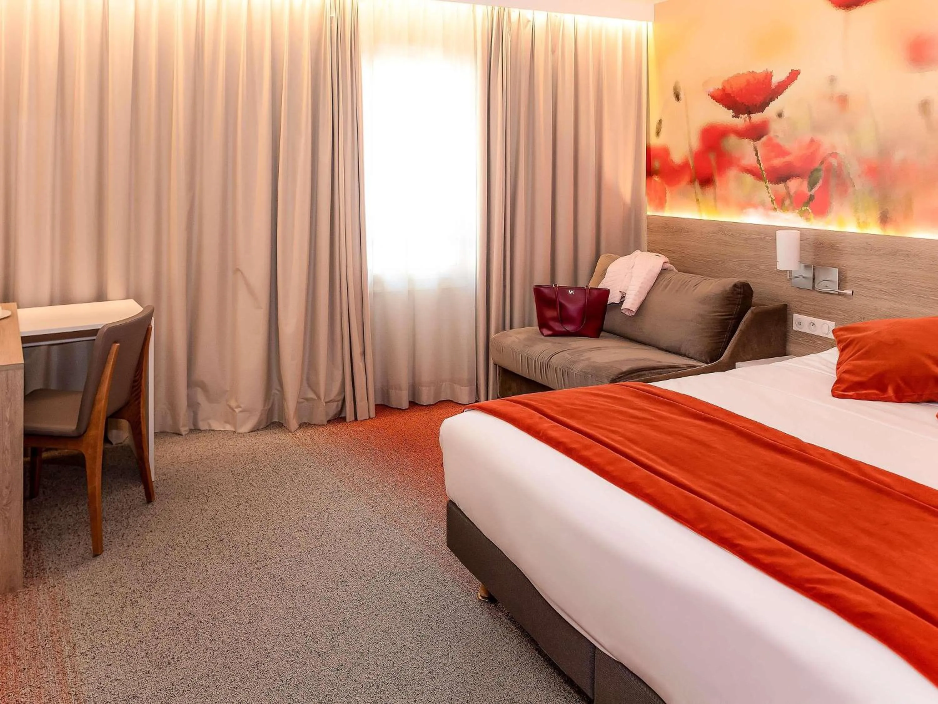 Bedroom, Bed in Mercure Trouville Sur Mer