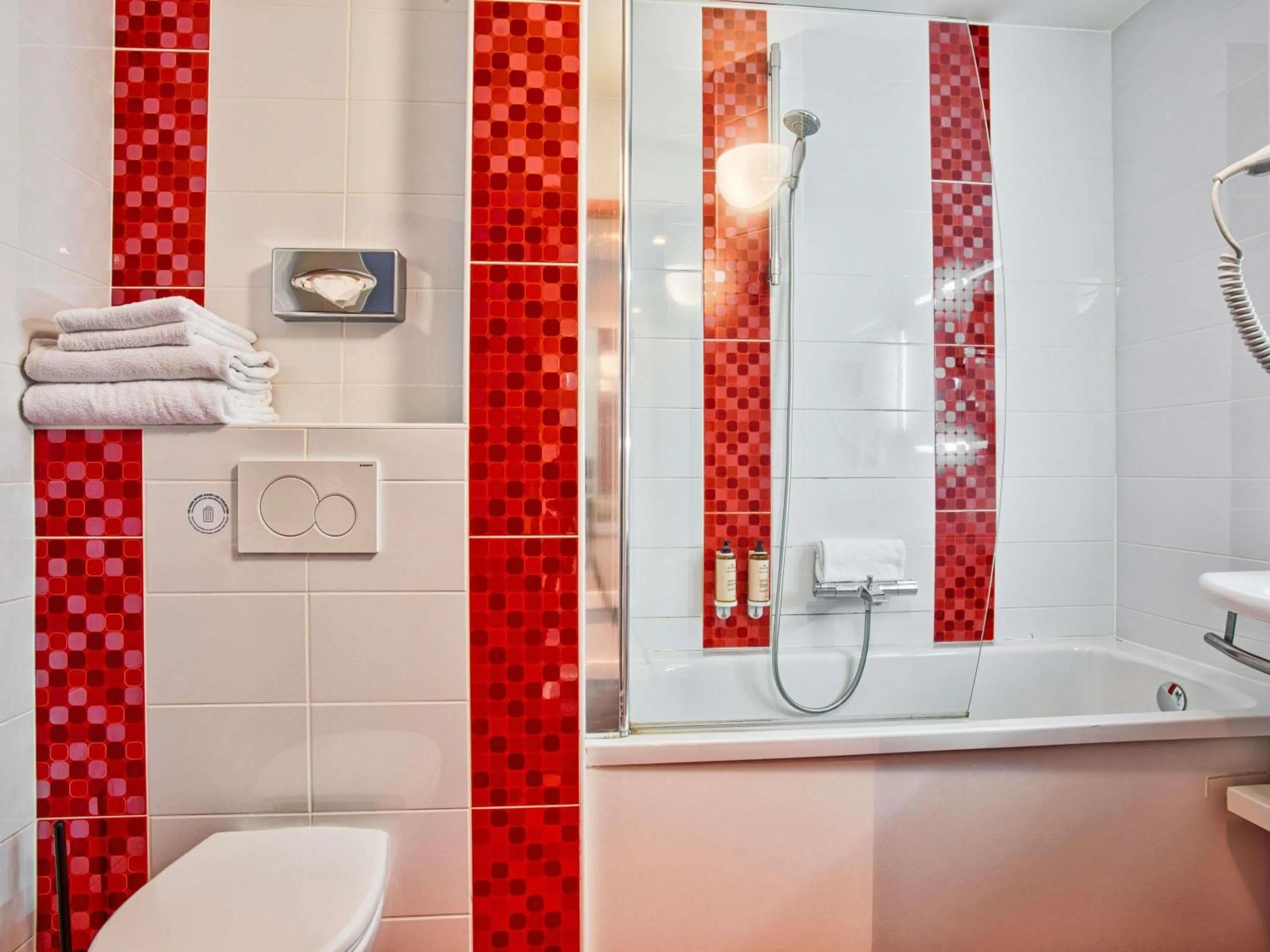 Bedroom in Mercure Trouville Sur Mer