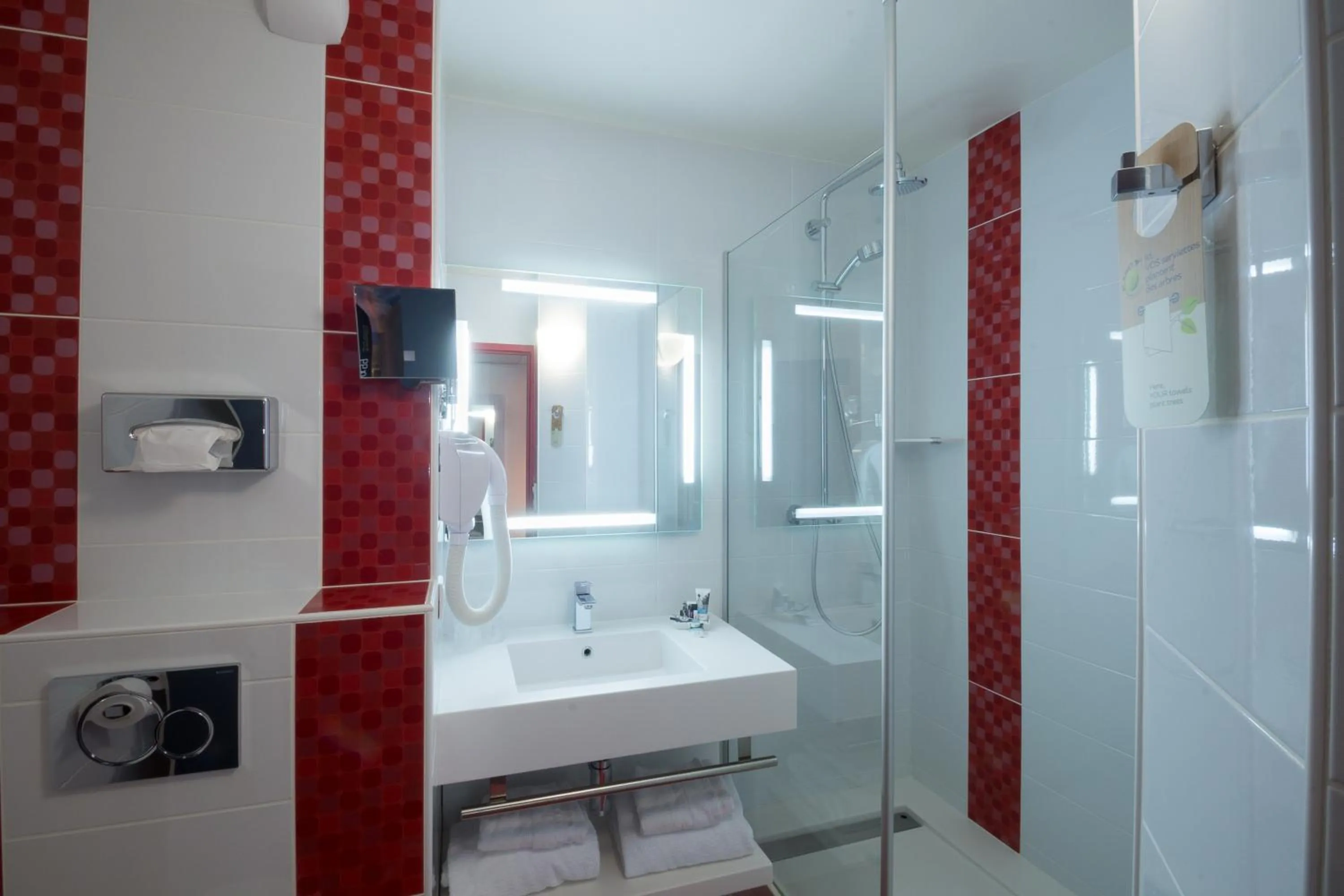 Shower in Mercure Trouville Sur Mer