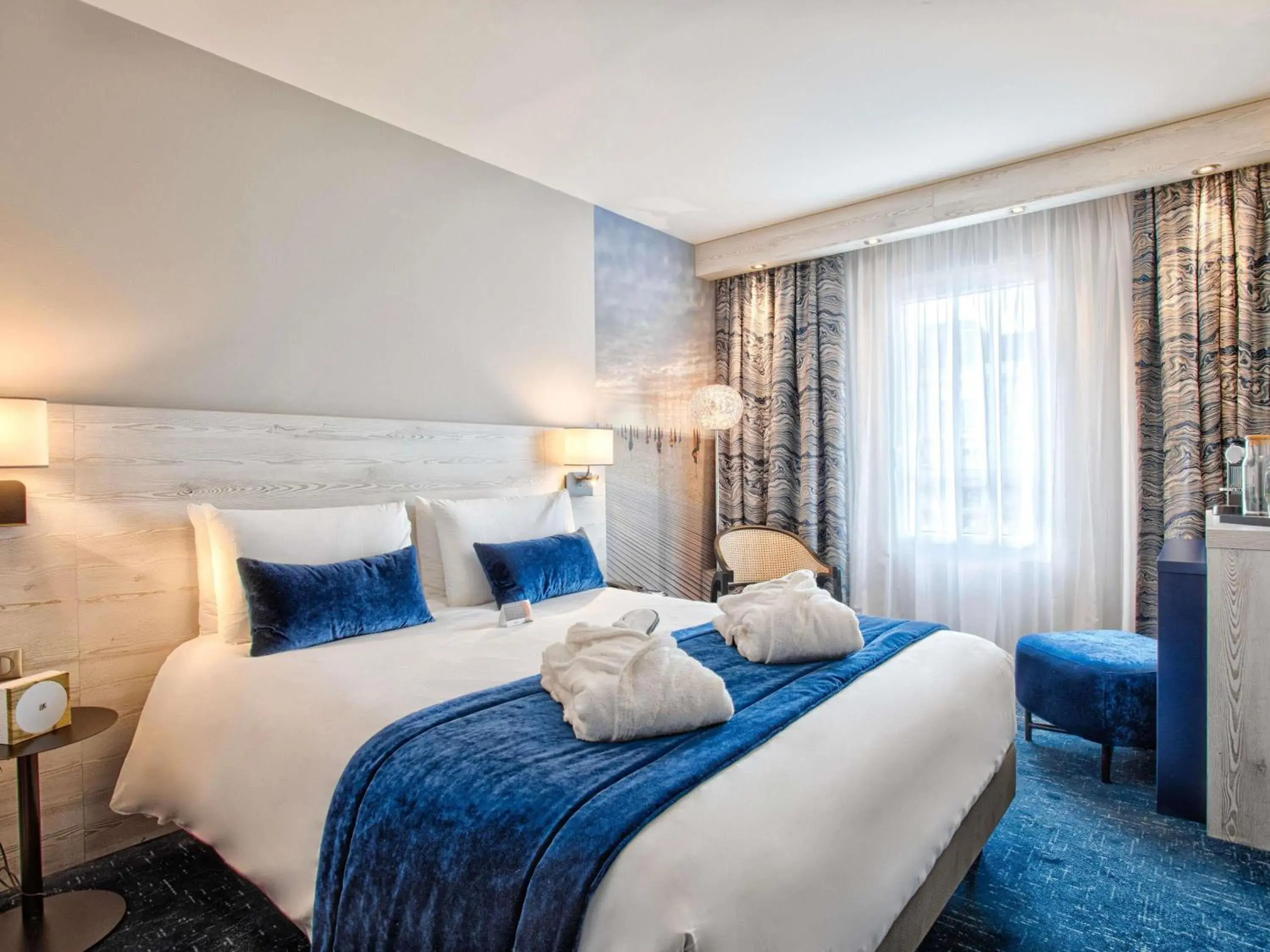 Bedroom, Bed in Mercure Trouville Sur Mer Bedroom, Bed in Mercure Trouville Sur Mer