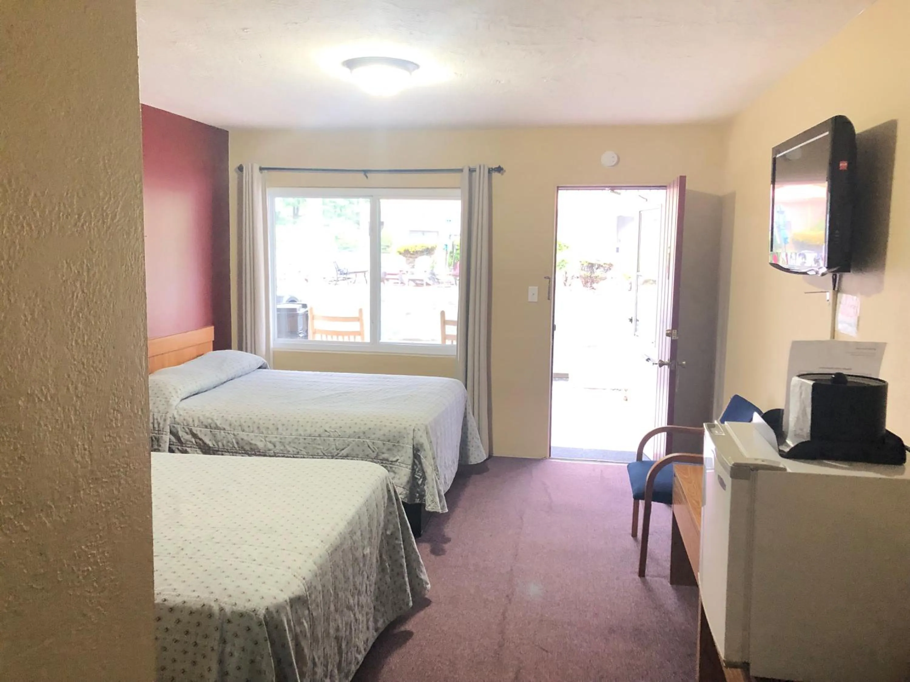 Bed in Laurel Park Inn