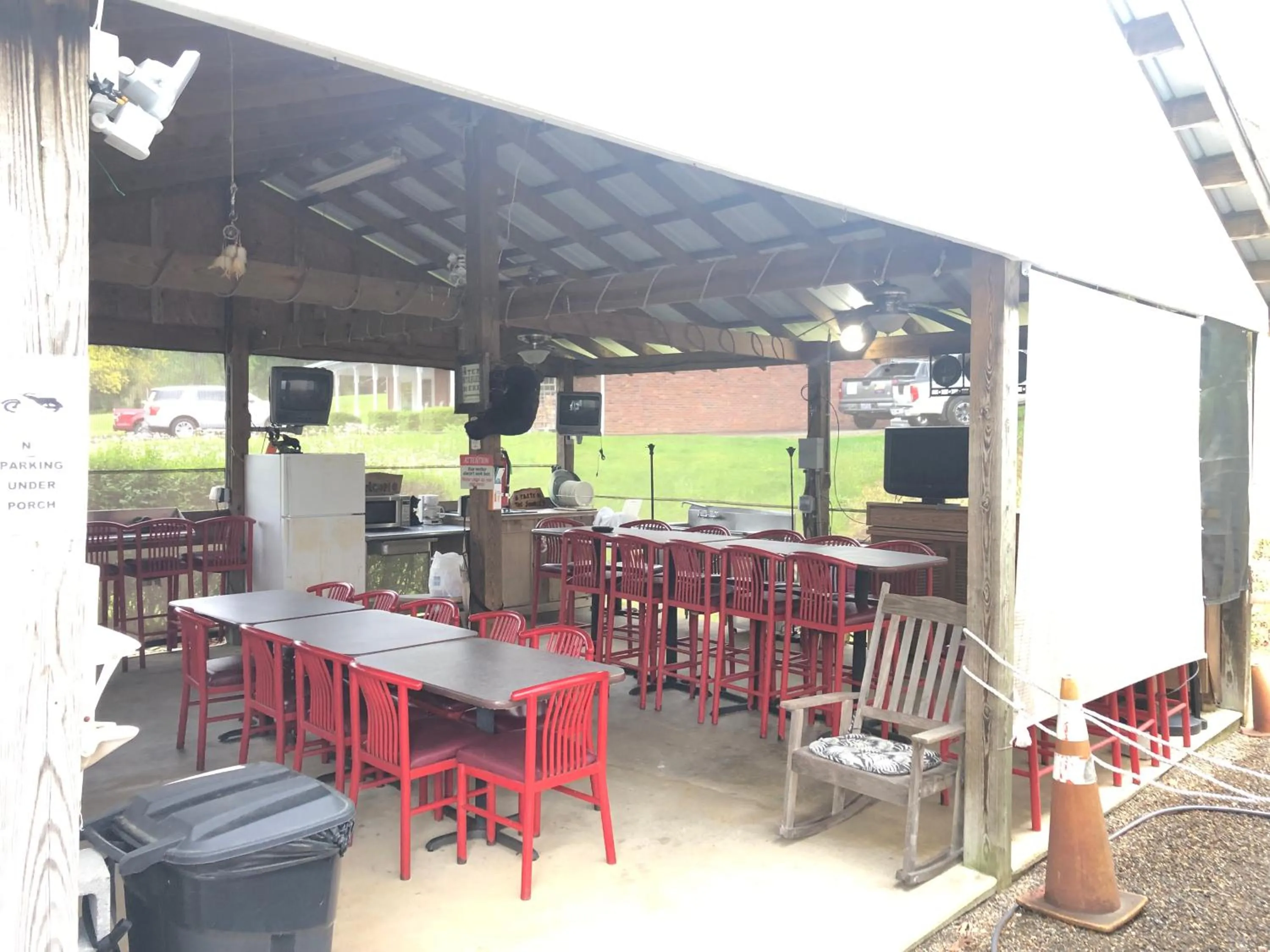 Property building in Laurel Park Inn