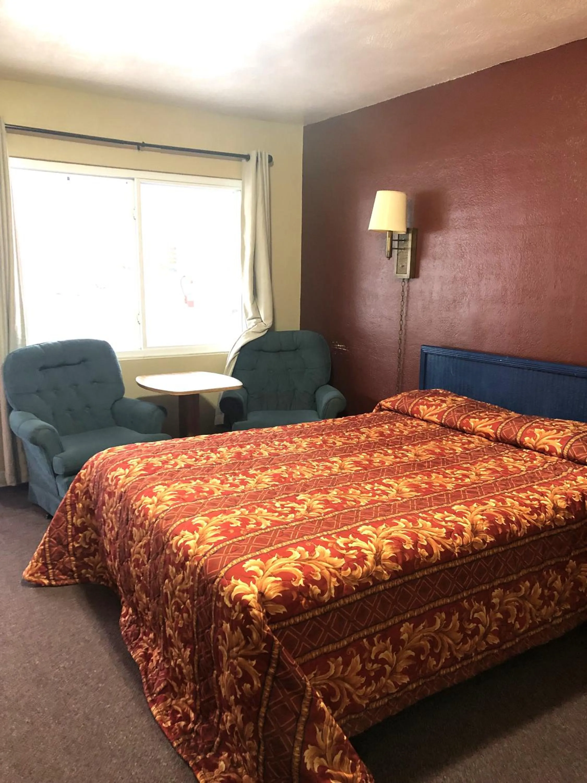 Bed in Laurel Park Inn