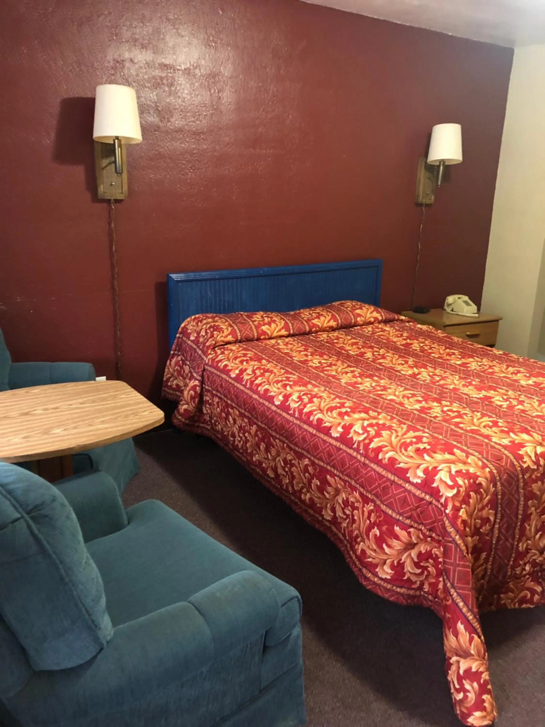 Bed in Laurel Park Inn