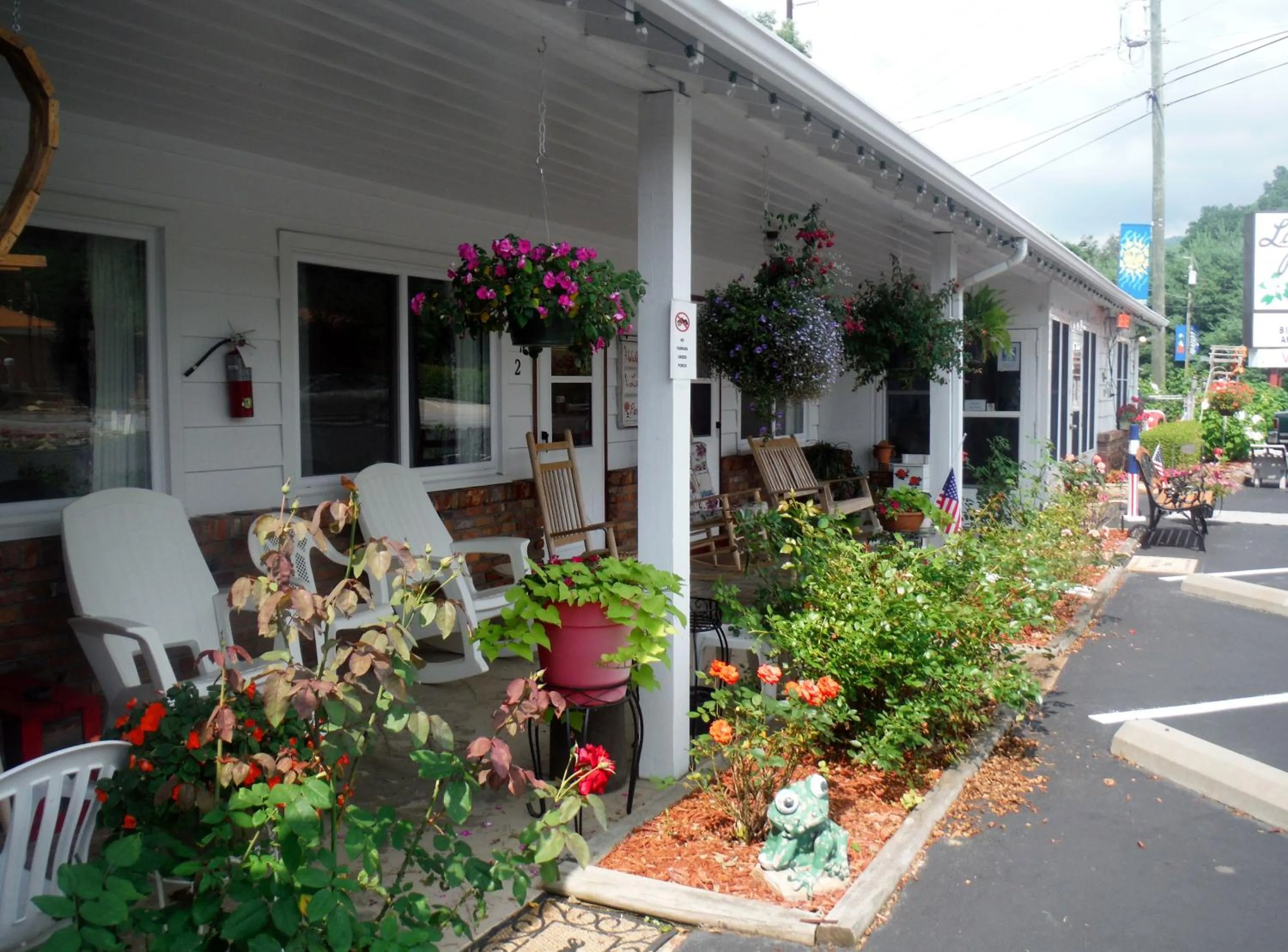 Bed in Laurel Park Inn