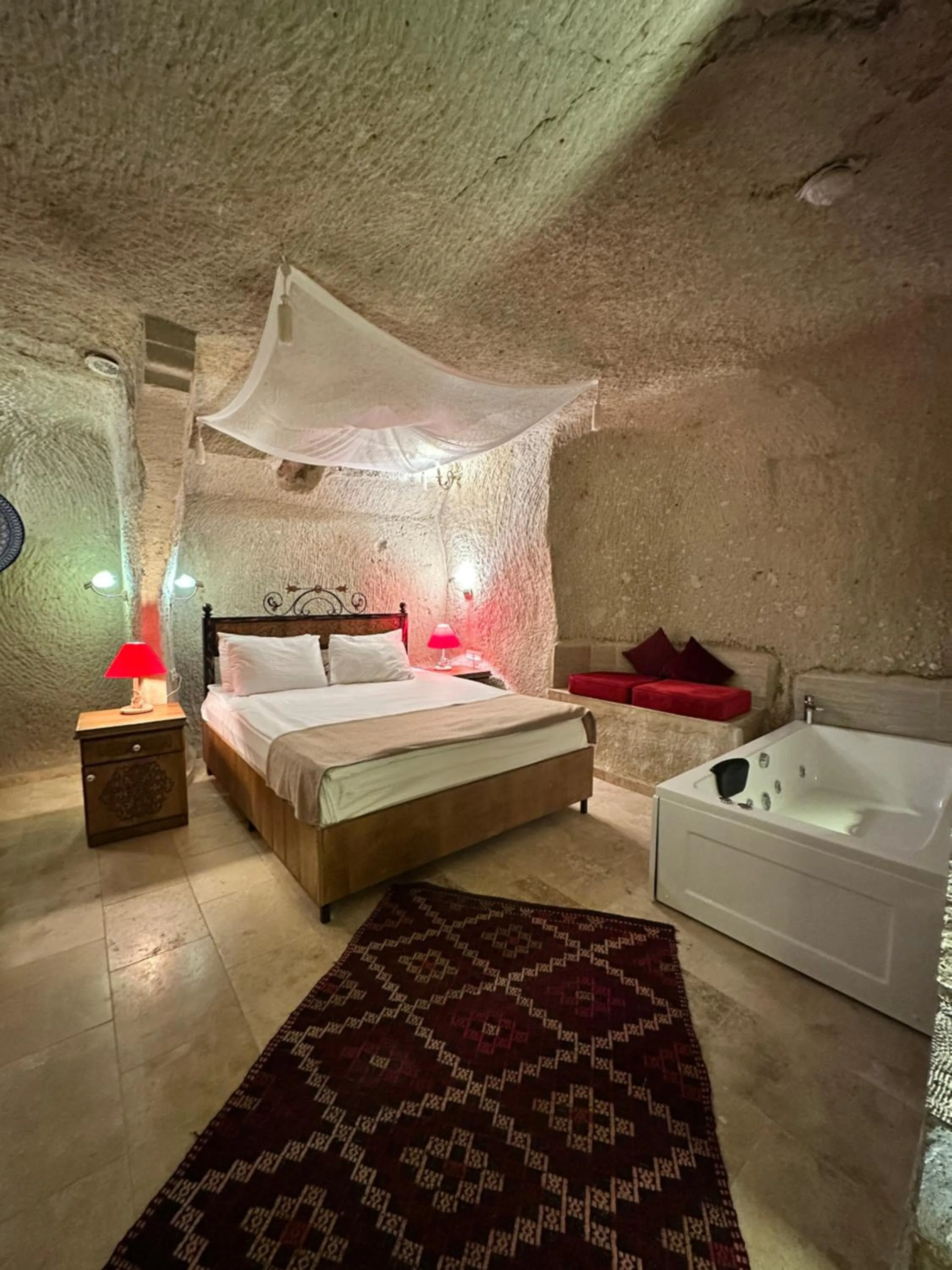 Photo of the whole room, Bed in Bedrock Cave Hotel