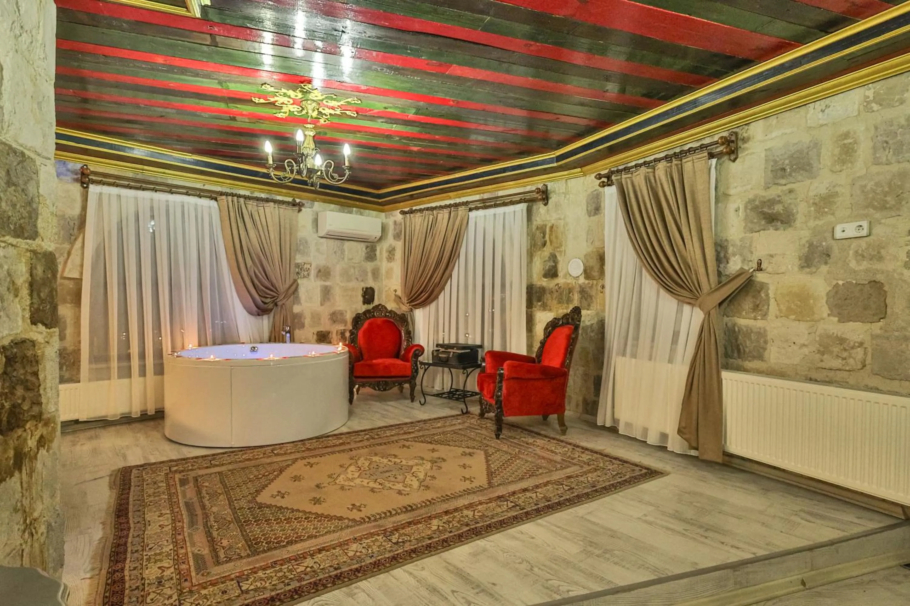 Living room in Bedrock Cave Hotel