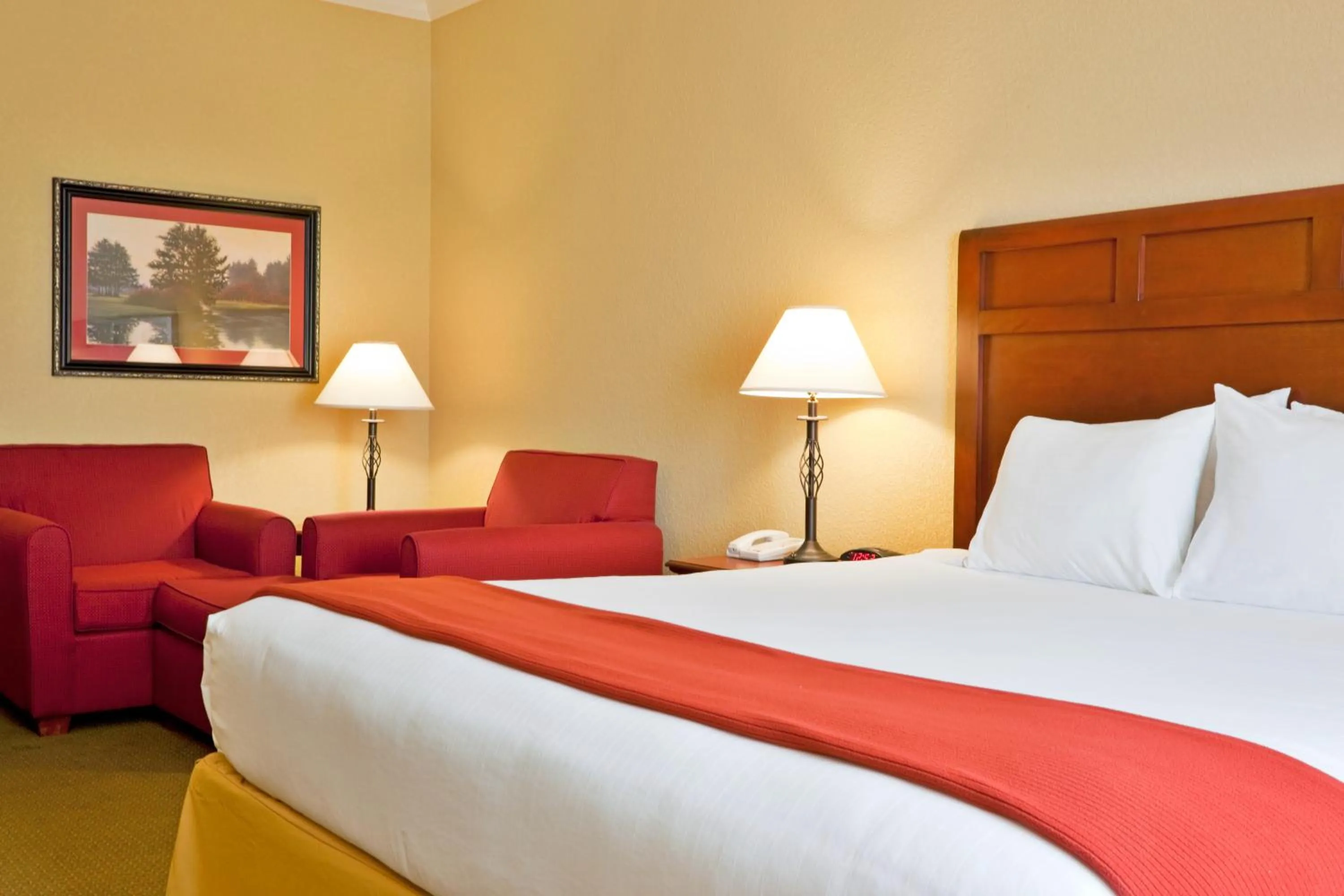 Bedroom, Bed in Holiday Inn Express of Salado-Belton by IHG