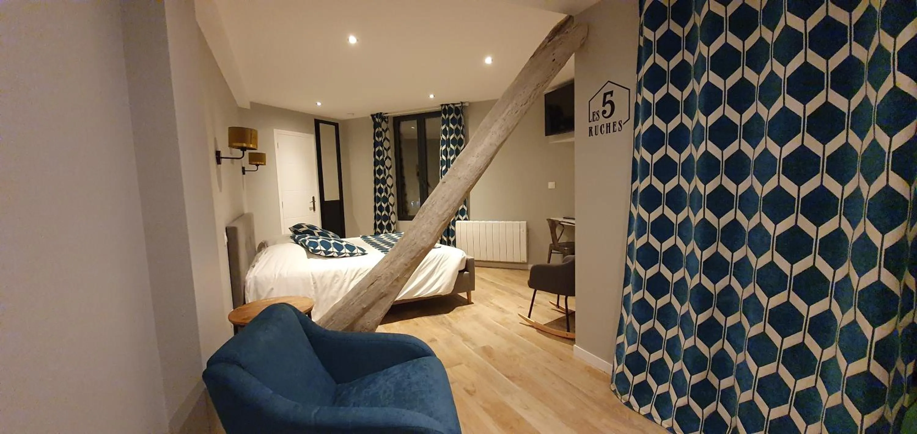 Bed in Hotel restaurant La Pêcherie - Le manoir d'à coté - Les 5 ruches -Logis hôtels