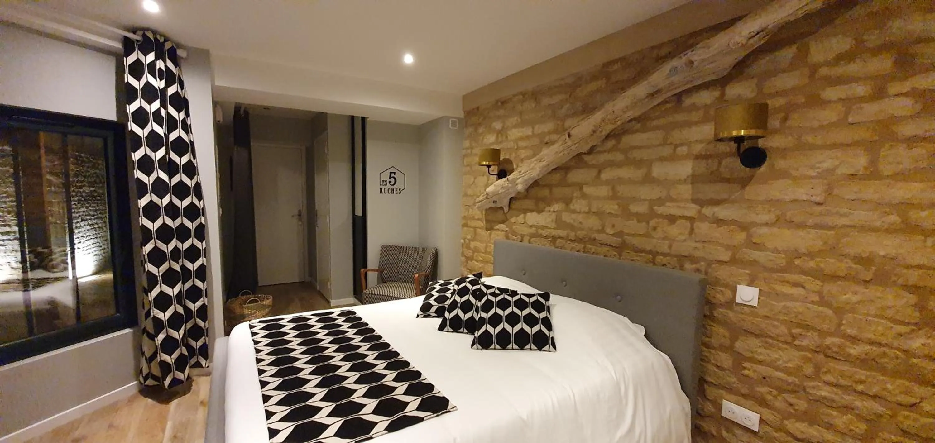 Bed in Hotel restaurant La Pêcherie - Le manoir d'à coté - Les 5 ruches -Logis hôtels