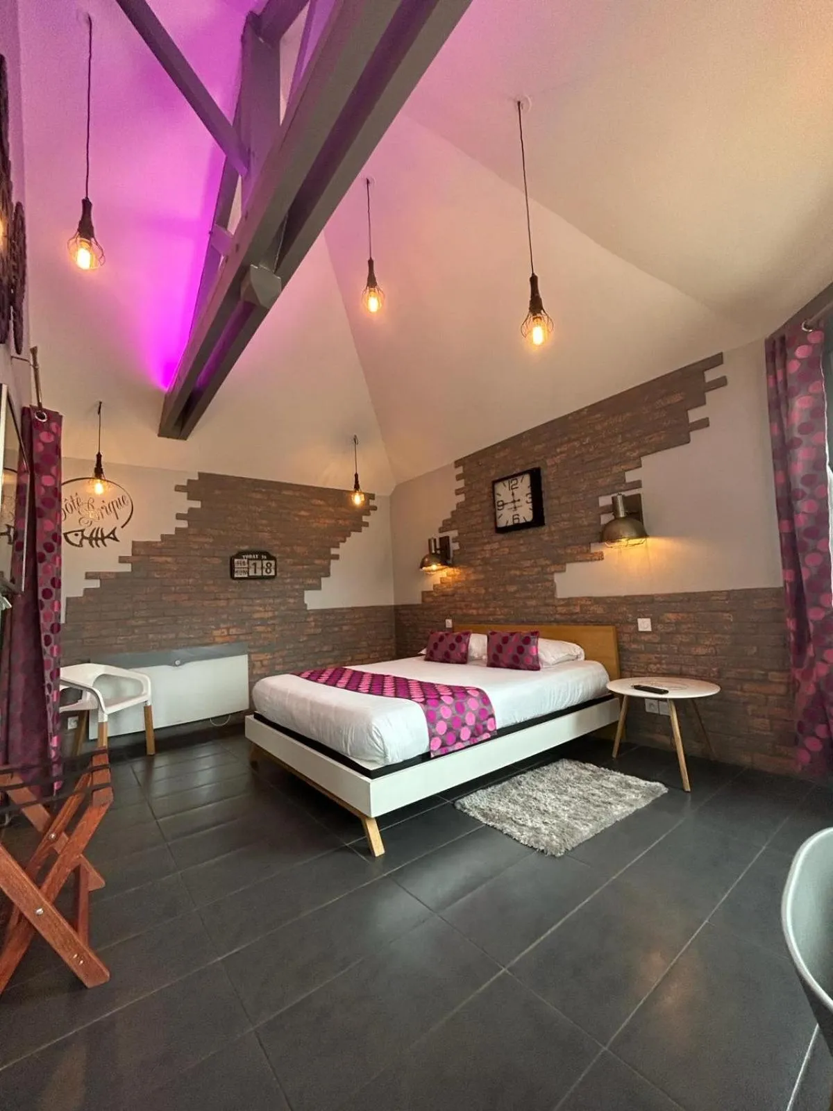 Bed in Hotel restaurant La Pêcherie - Le manoir d'à coté - Les 5 ruches -Logis hôtels