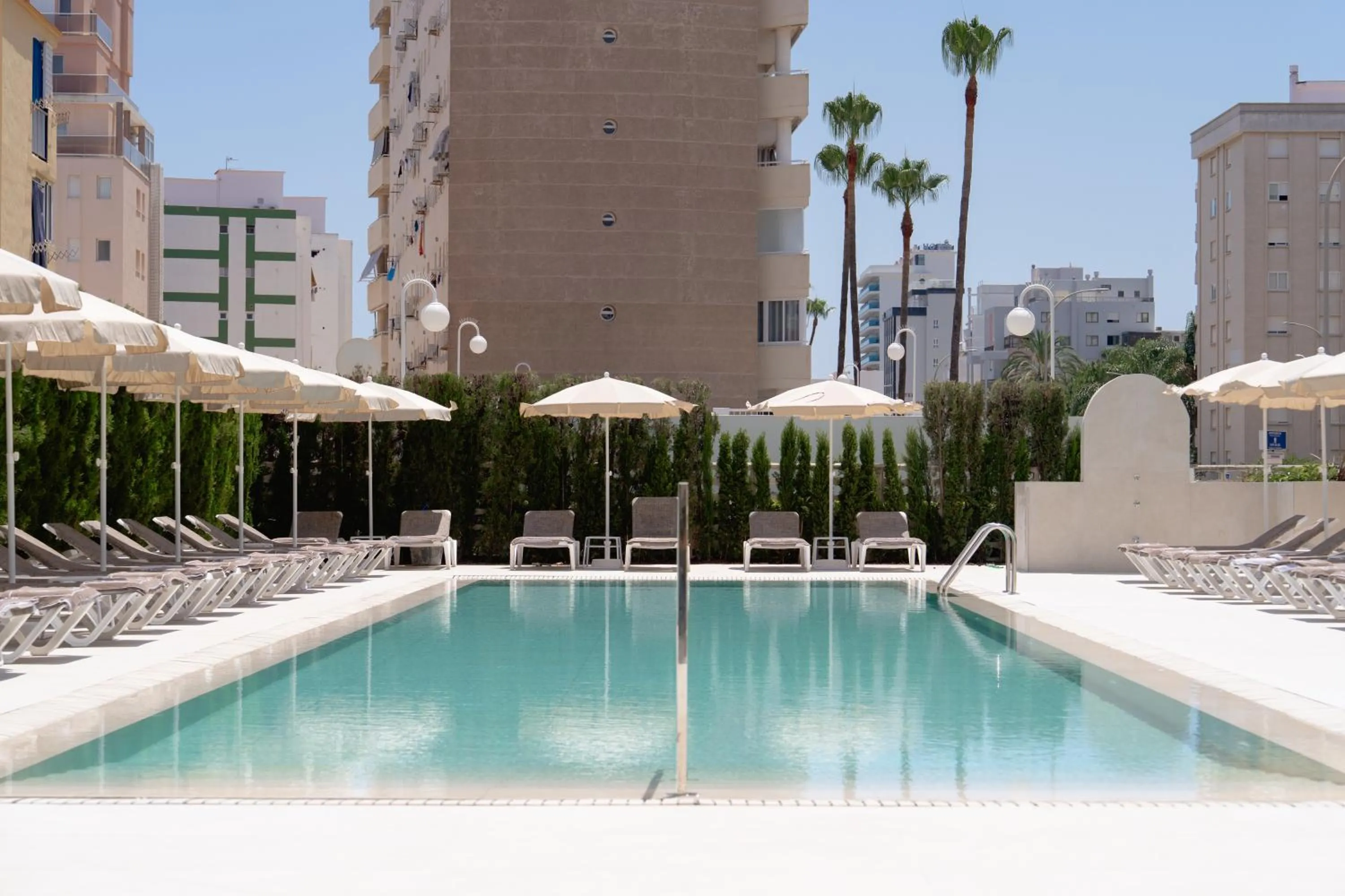 Swimming pool in Hotel RH Arena - Todo Incluido