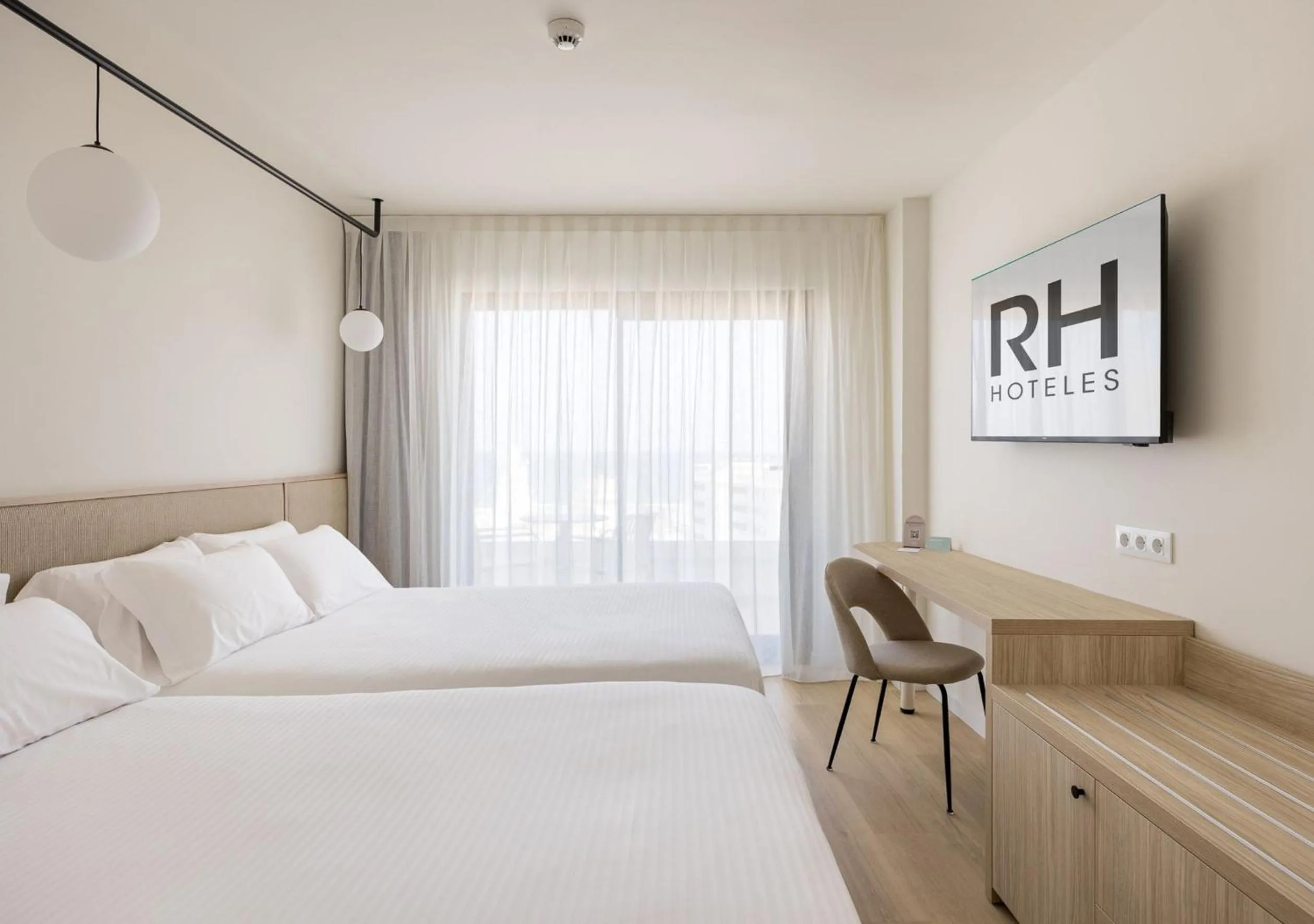Bedroom, Bed in Hotel RH Arena - Todo Incluido